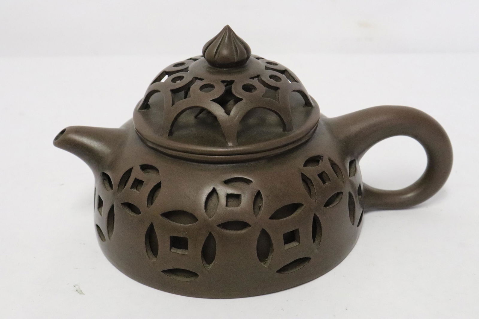 Chinese Yixing teapot (1 of 9)