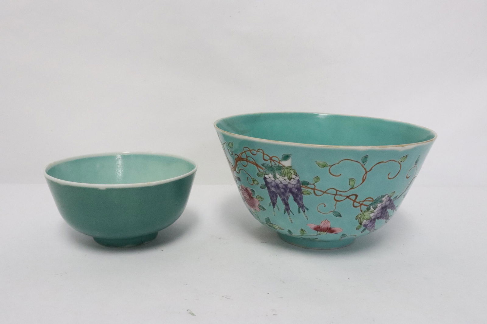 Two 19th/20th century porcelain bowls (1 of 11)