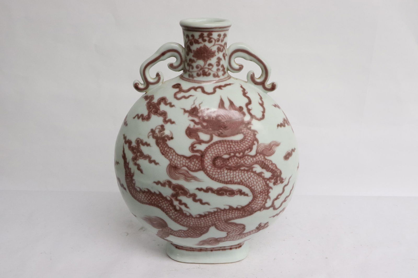Fine Chinese red and white porcelain flask (1 of 11)