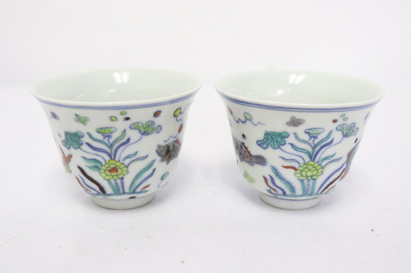 Pair Chinese famille rose tea cups: Pair Chinese famille rose tea cups, 2.2"x3"dia