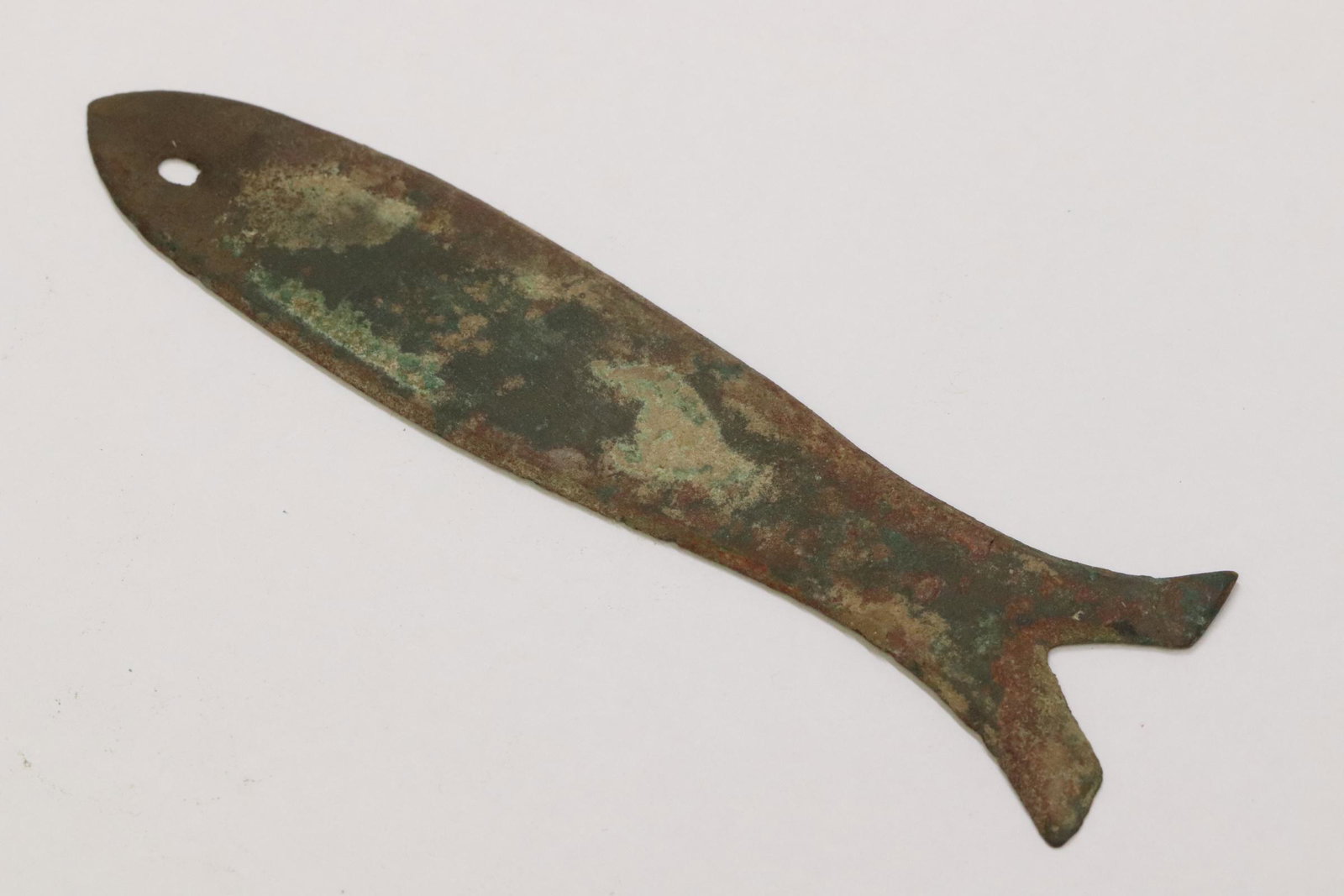 Antique Chinese bronze fish motif coin: Antique Chinese bronze fish motif coin