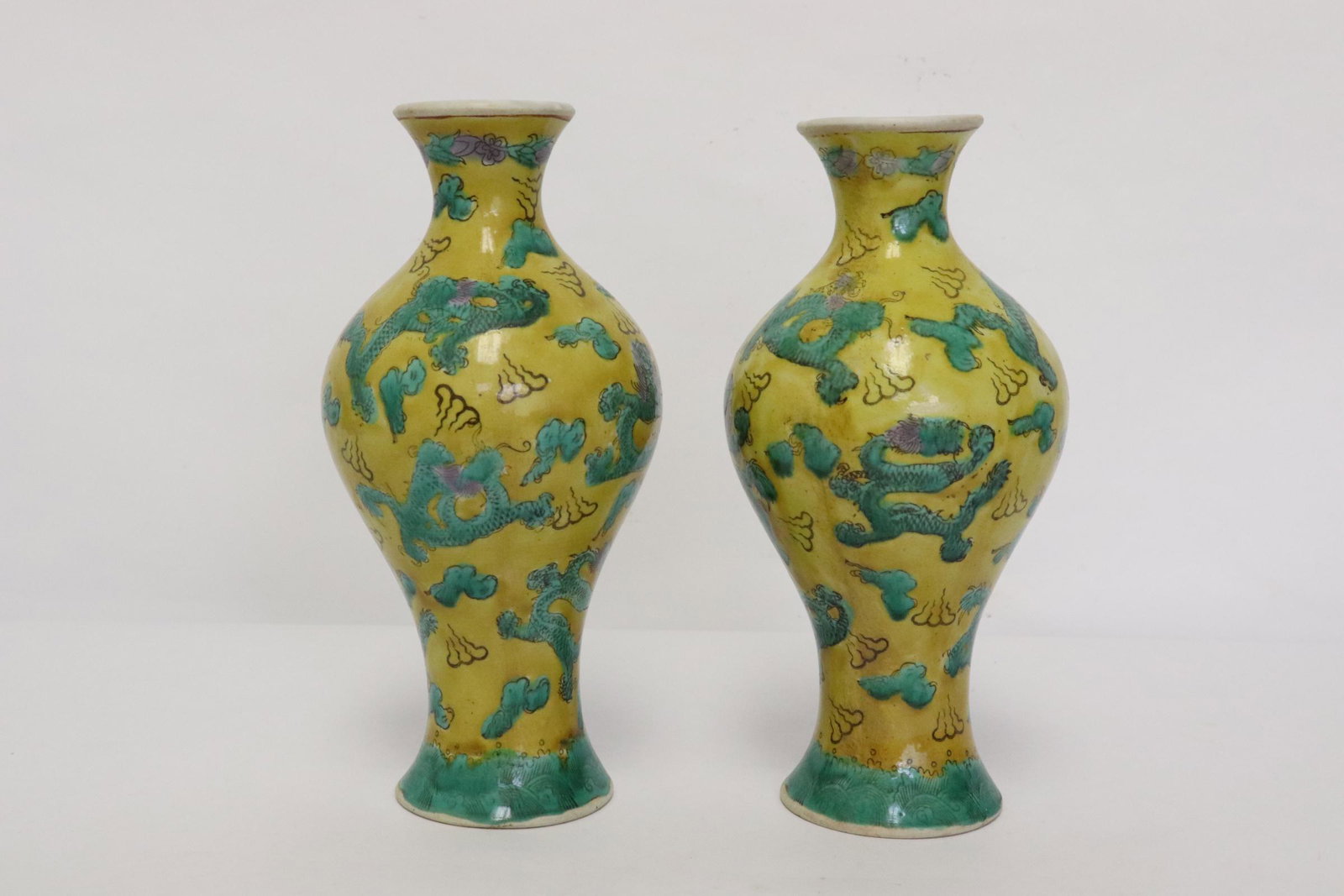 Pr vintage porcelain vases, Yongzheng mark (1 of 10)