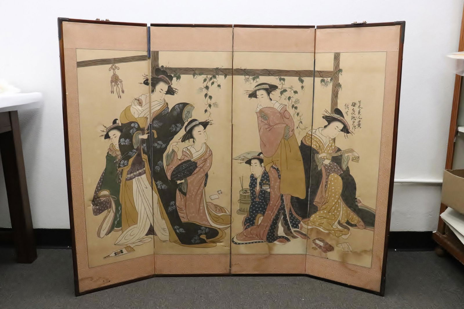 Japanese 4-panel room divider w/ print decoration (1 of 11)
