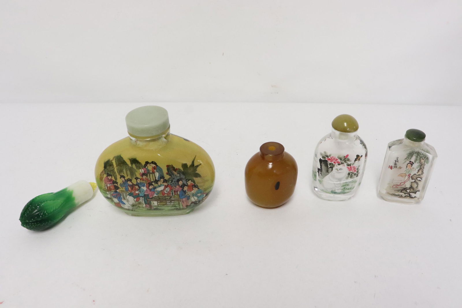 5 Peking glass snuff bottles (1 of 11)