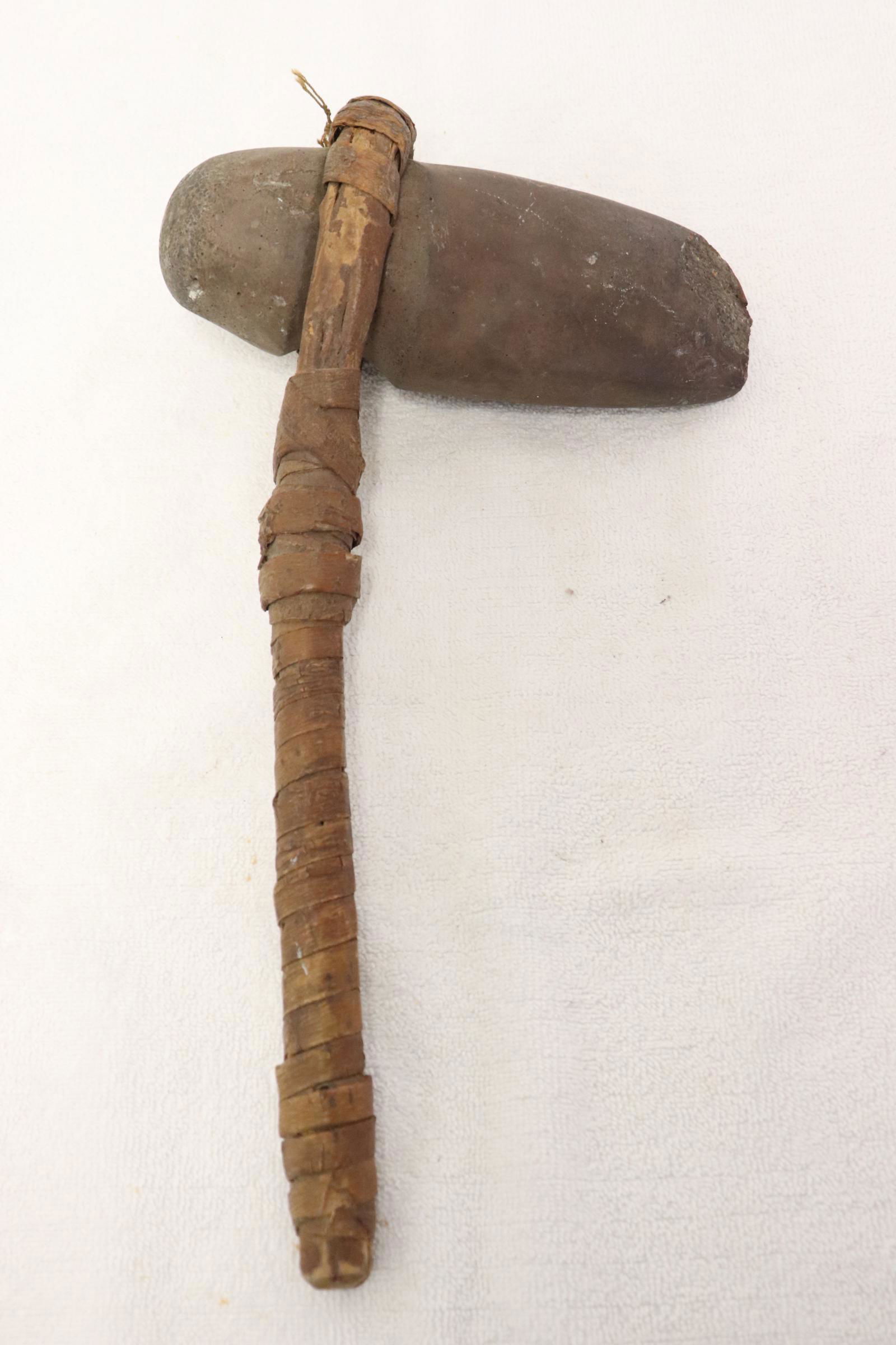 Vintage American Indian tomahawk (1 of 10)