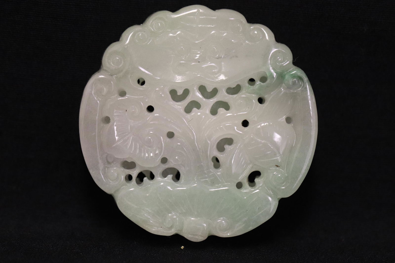 A jadeite carved ornament/ pendant (1 of 9)
