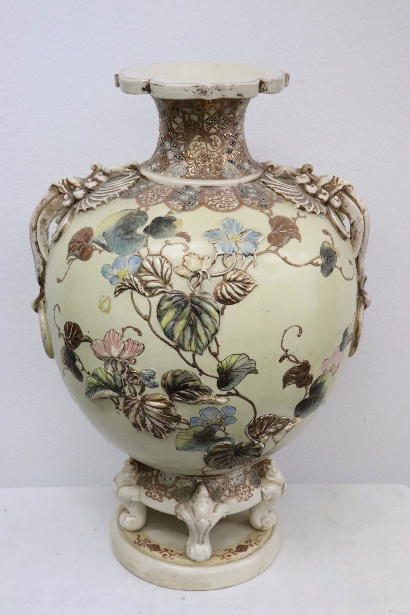 Unusually large Japanese antique satsuma jar (1 of 10)