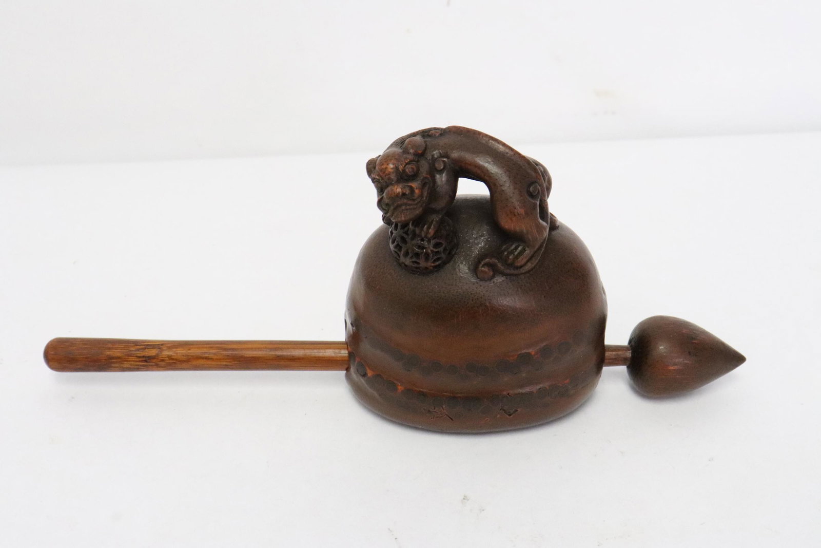 Chinese bamboo carved Buddhism praying instrument: Unusual Chinese bamboo carved Buddhism praying instrument (æœ¨é­š), 3.75"H