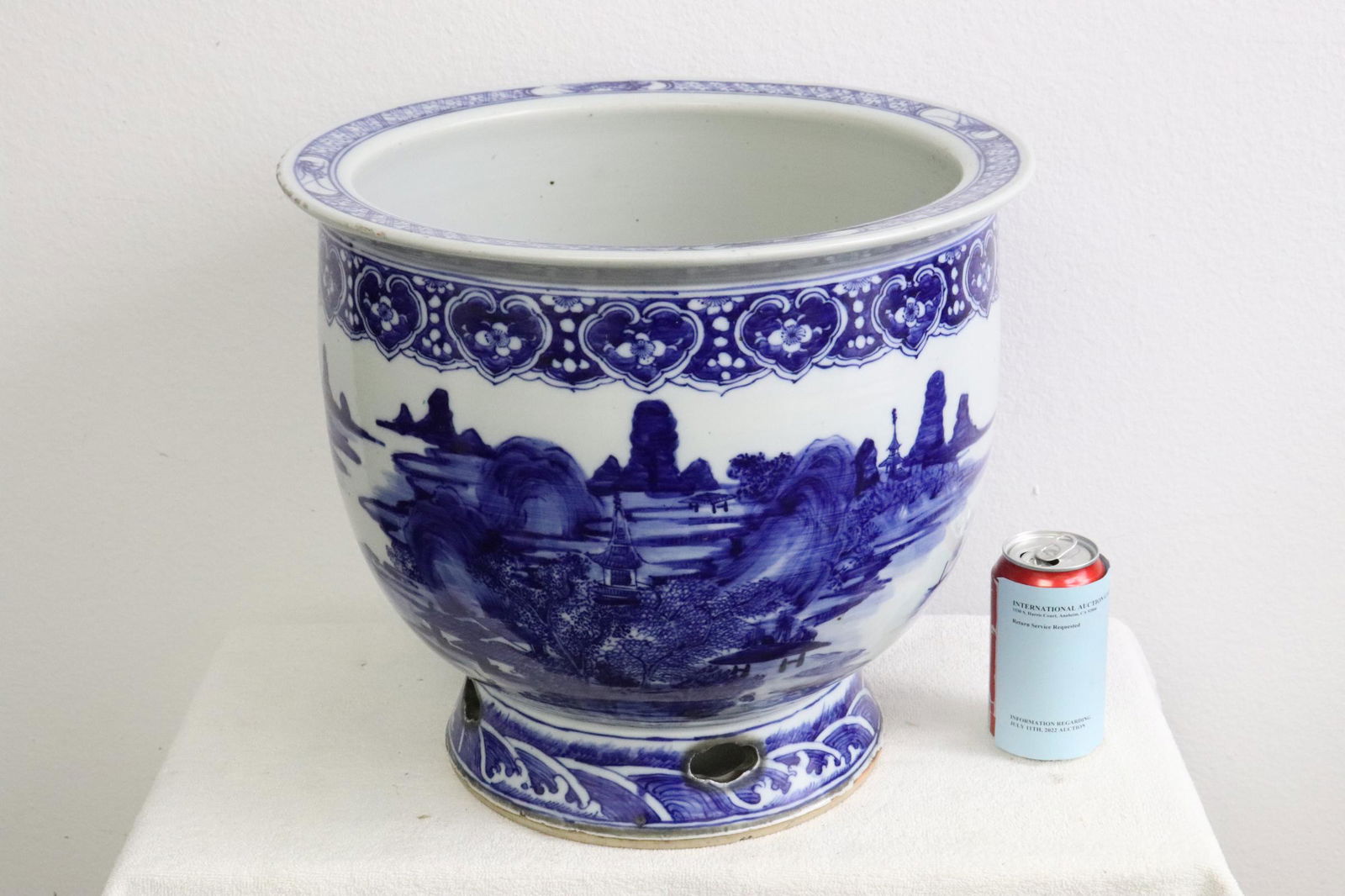 Lg Chinese 19th c. porcelain planter, Daoguang period (1 of 13)