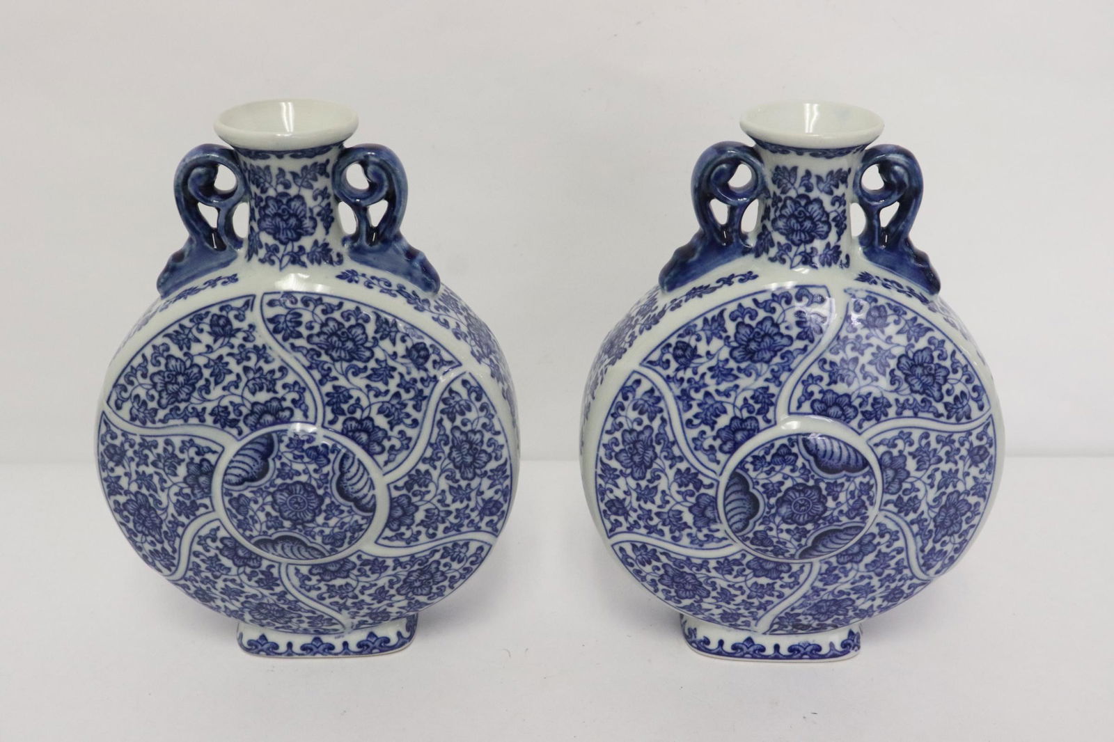 Pair Chinese blue and white porcelain flasks: Pair Chinese blue and white porcelain flasks, 7.5"x5.7"x3"