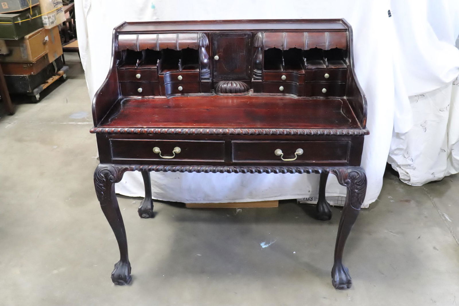 Fine Victorian mahogany desk (1 of 10)