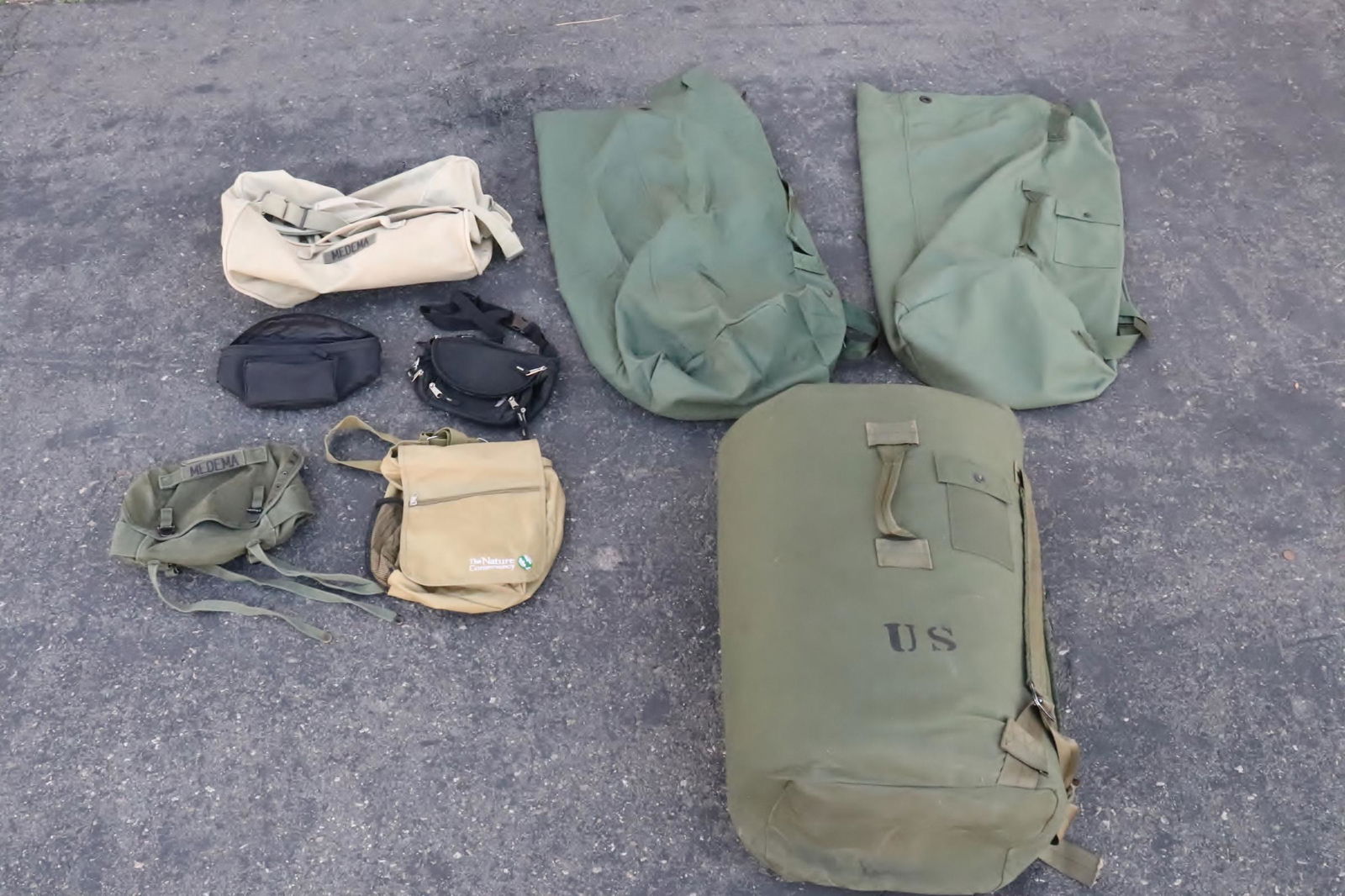 Lot of US army bags (1 of 8)