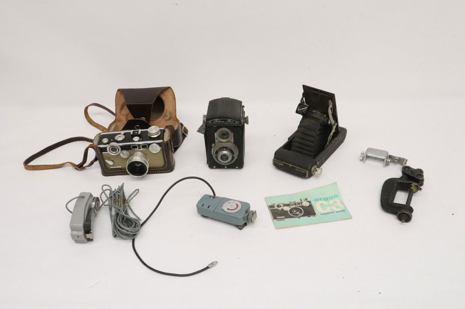 3 vintage cameras (1 of 9)