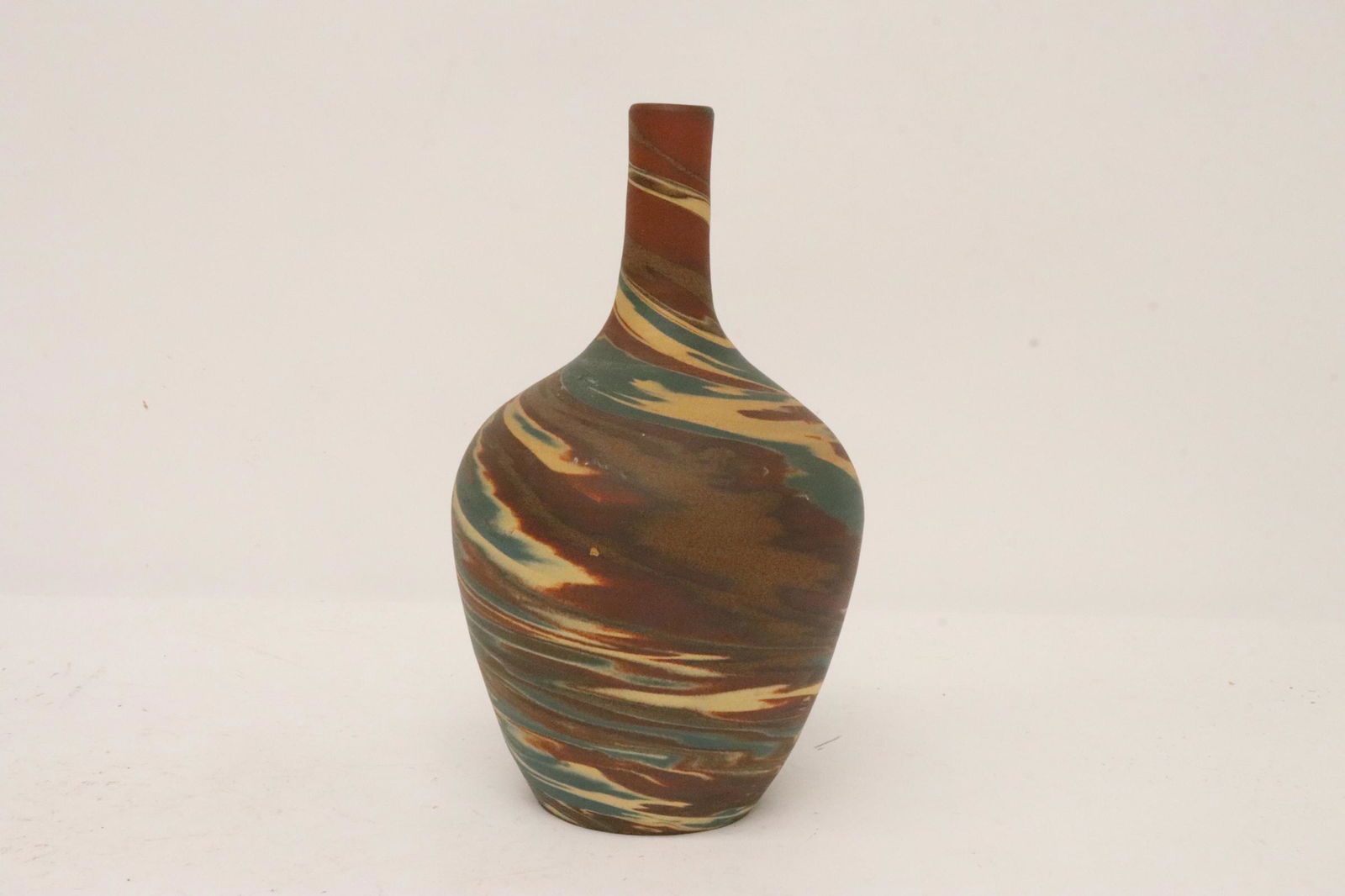 A Niloak Mission art pottery vase (1 of 10)