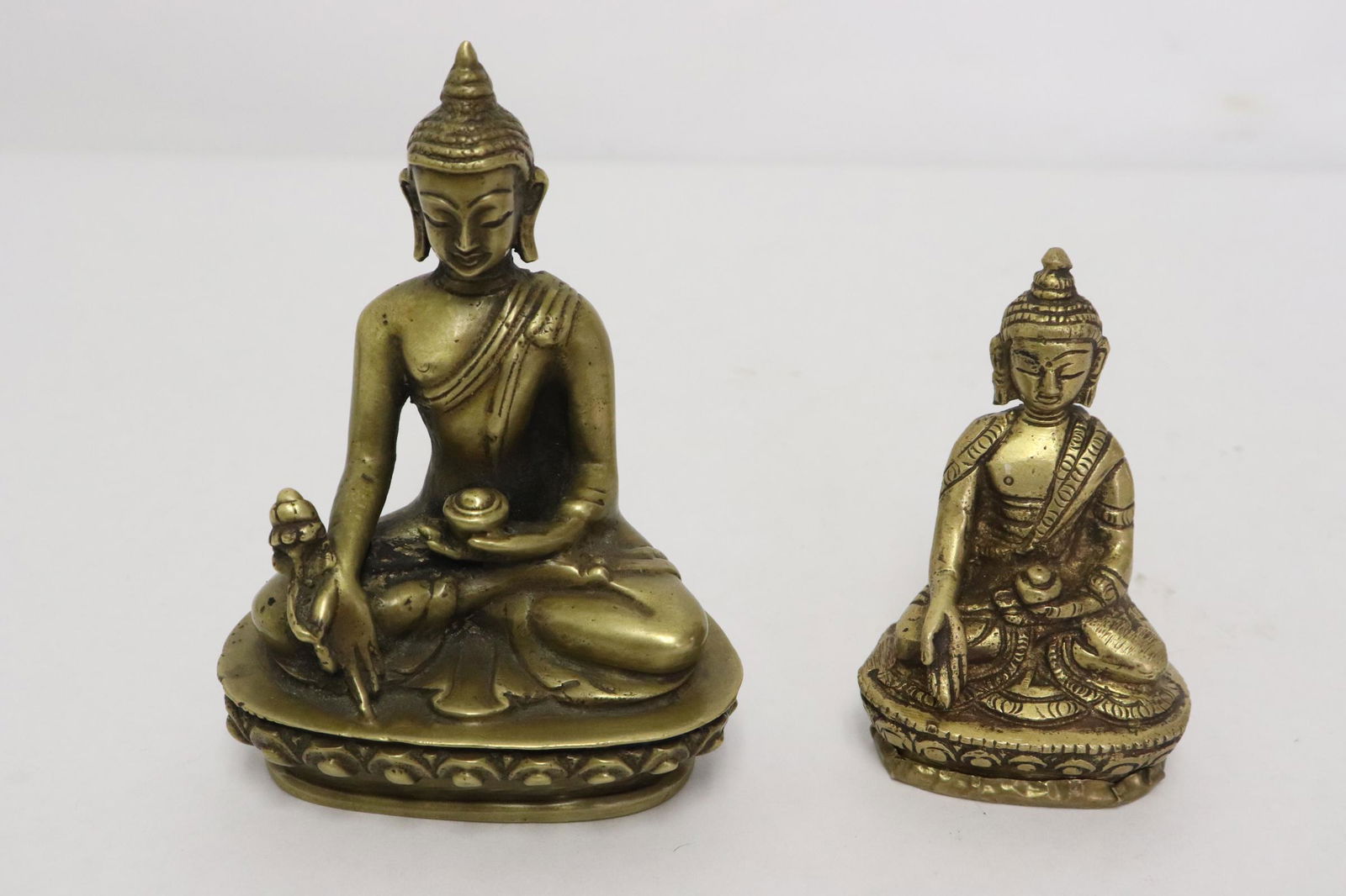 2 Chinese vintage bronze sculpture of deities (1 of 10)