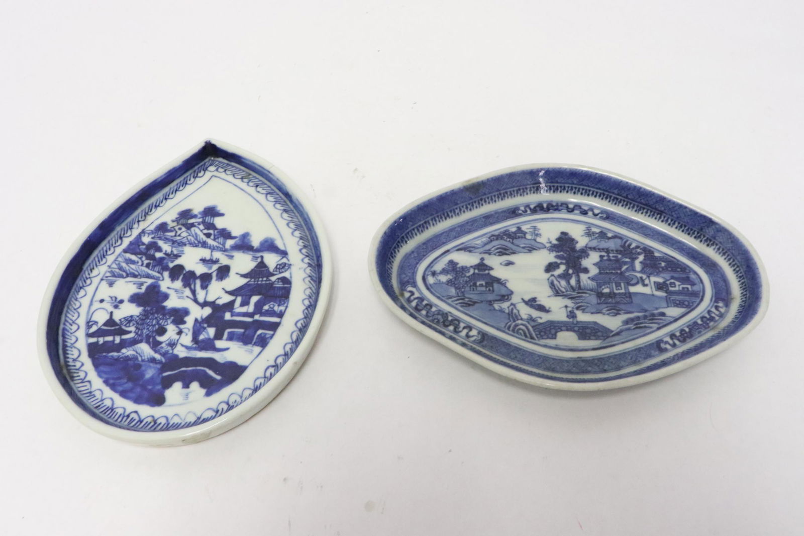 2 Chinese antique export porcelain plates (1 of 9)