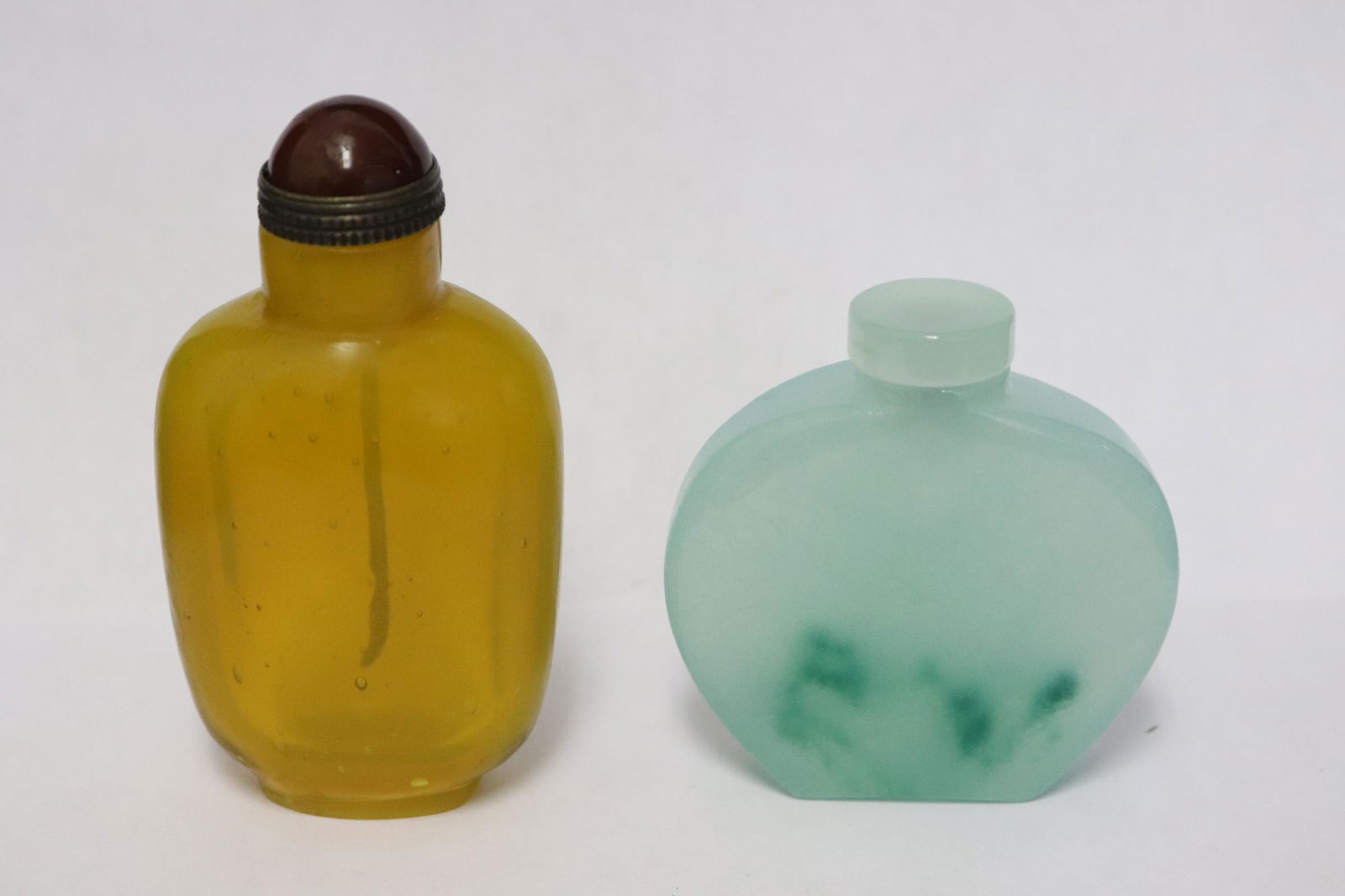 2 Peking glass snuff bottles (1 of 11)