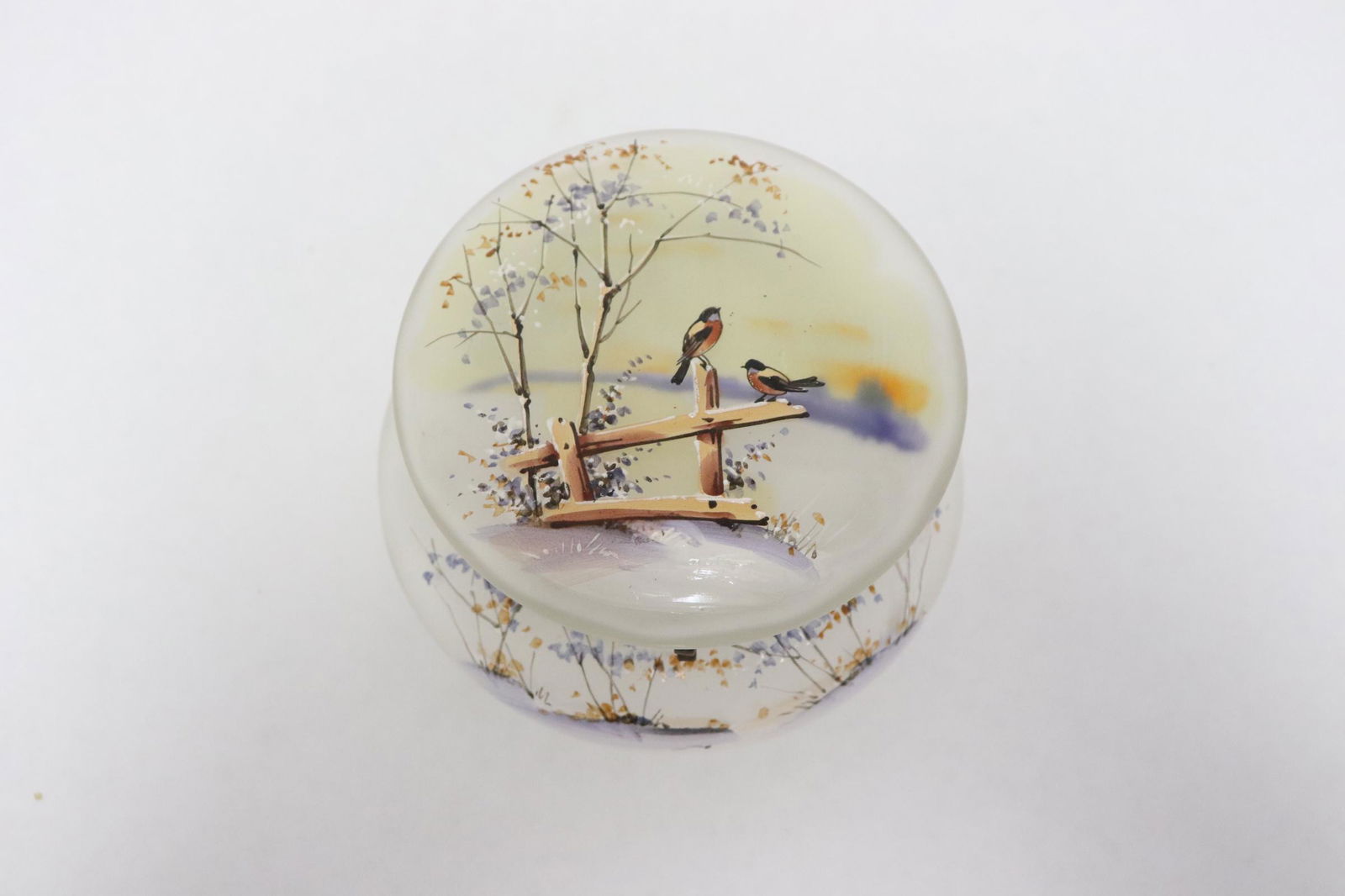 Steuben Verre De Soil hand painted enamel dresser box: A rare Steuben Verre De Soil hand painted enamel dresser box, 2.8"x4.2"dia