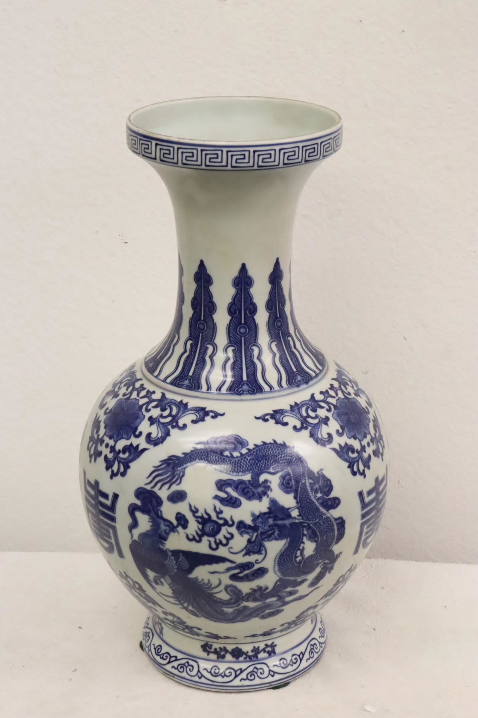 Chinese antique blue and white porcelain vase (1 of 19)