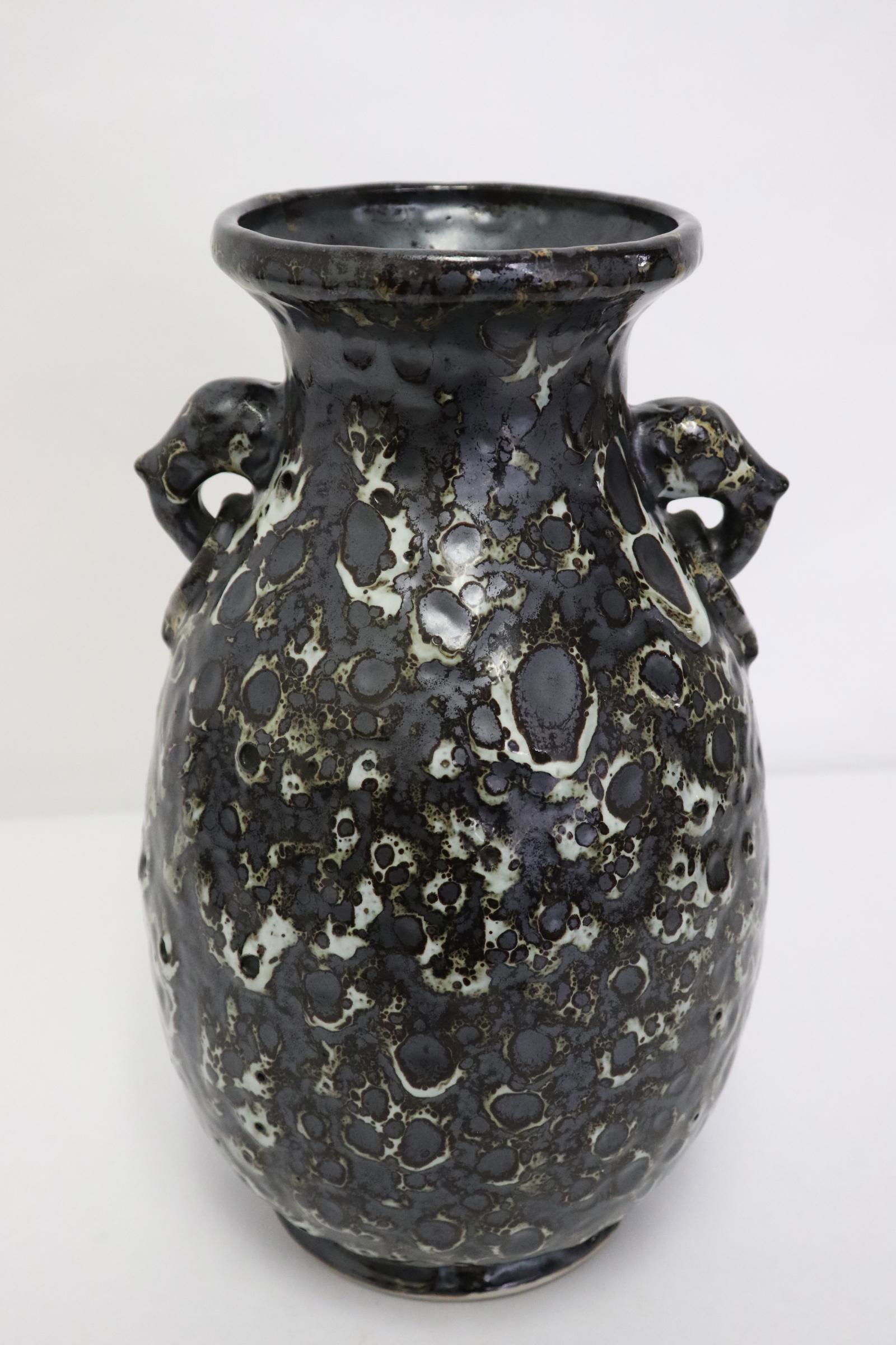 A rare Chinese 18th/19th c. porcelain jar (1 of 10)