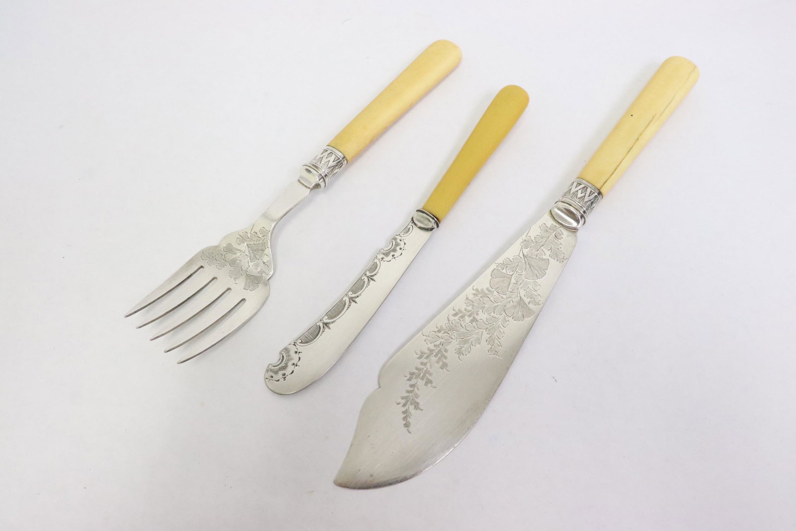 3 Victorian silverplate serving pieces (1 of 10)