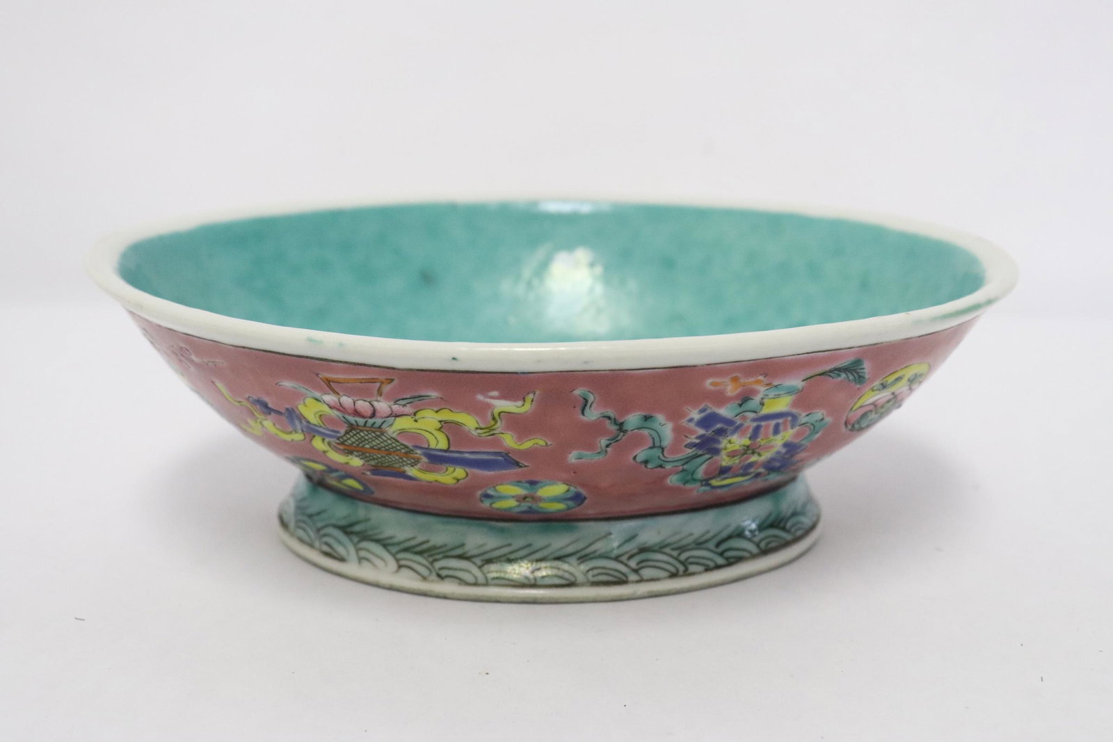 Chinese antique famille rose porcelain oval bowl: Chinese antique famille rose porcelain oval bowl, 2.35"x7.45"x5.26"