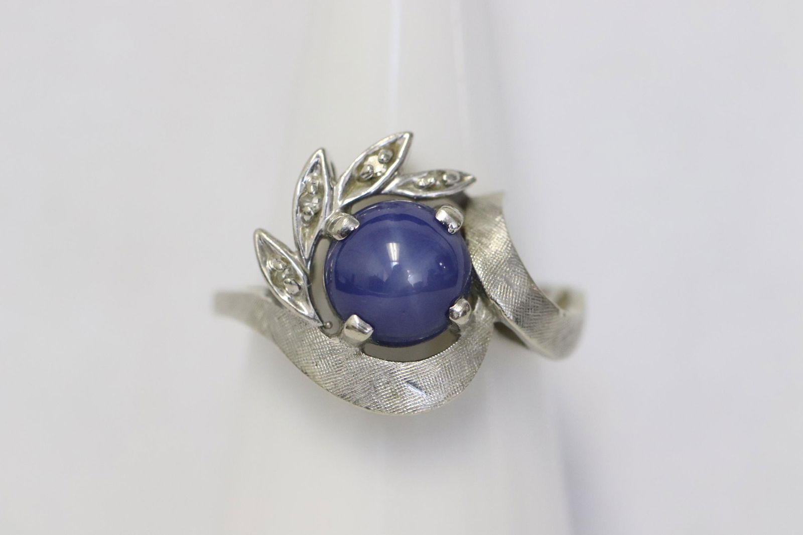 14K W/G ring, center a star sapphire like stone (1 of 9)