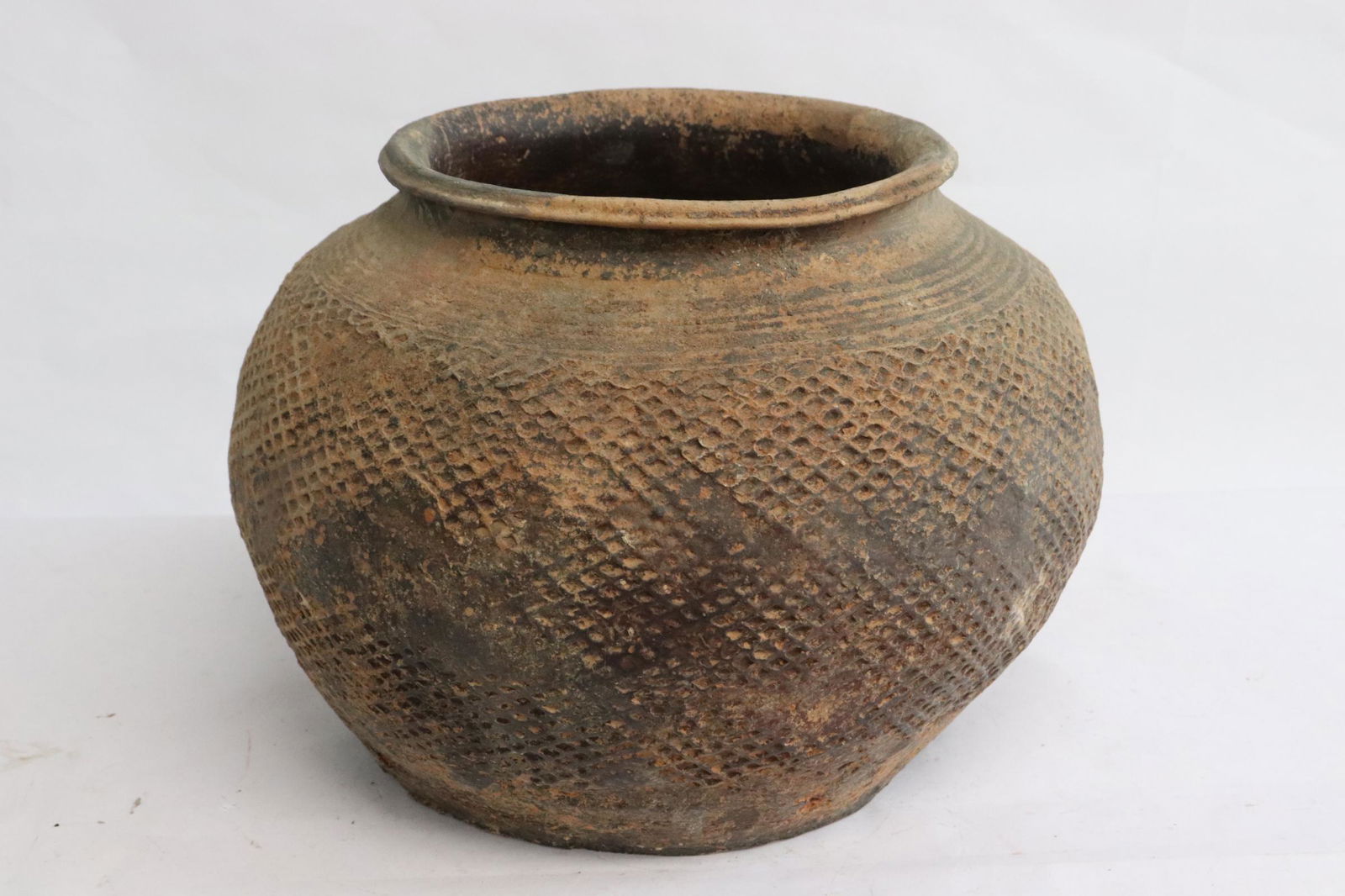 Chinese Warring period earthenware jar (1 of 7)