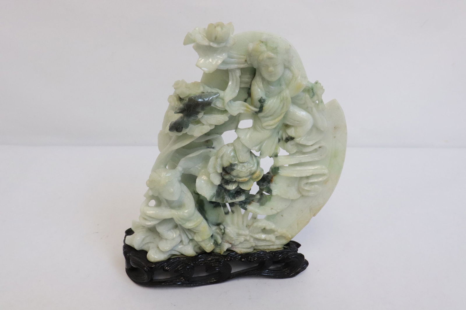 Chinese jadeite carving depicting deity (1 of 9)