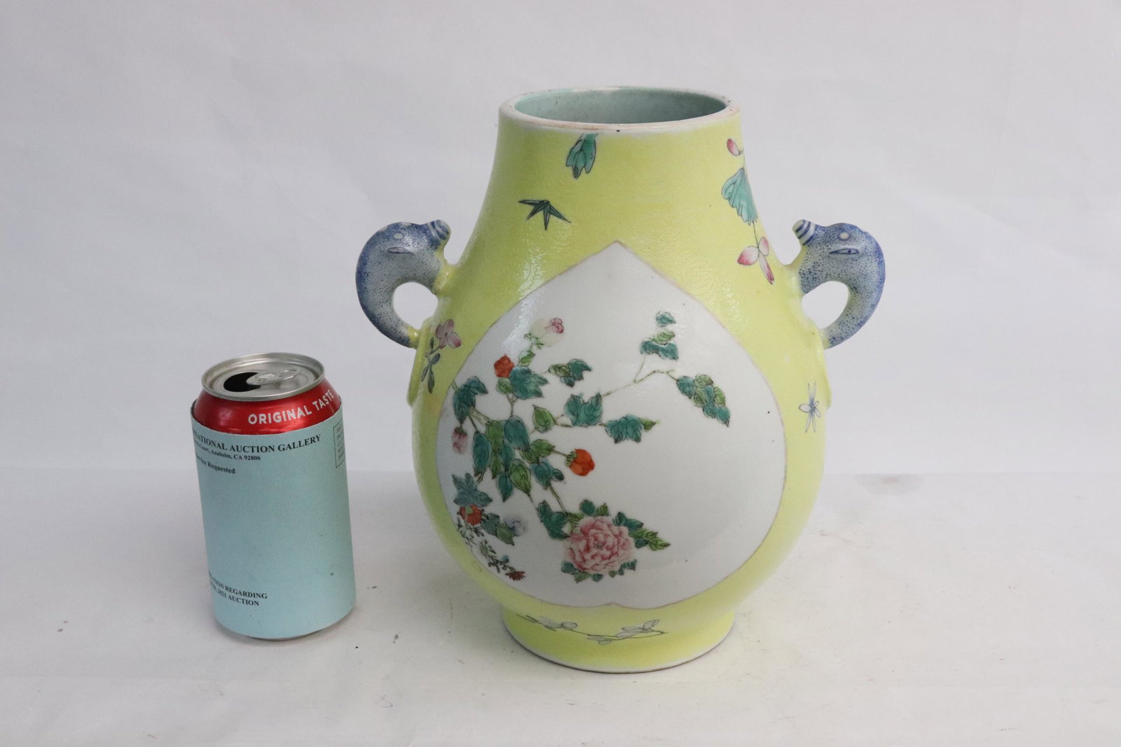 Chinese 19th c.porcelain jar, Daoguang period (1 of 9)