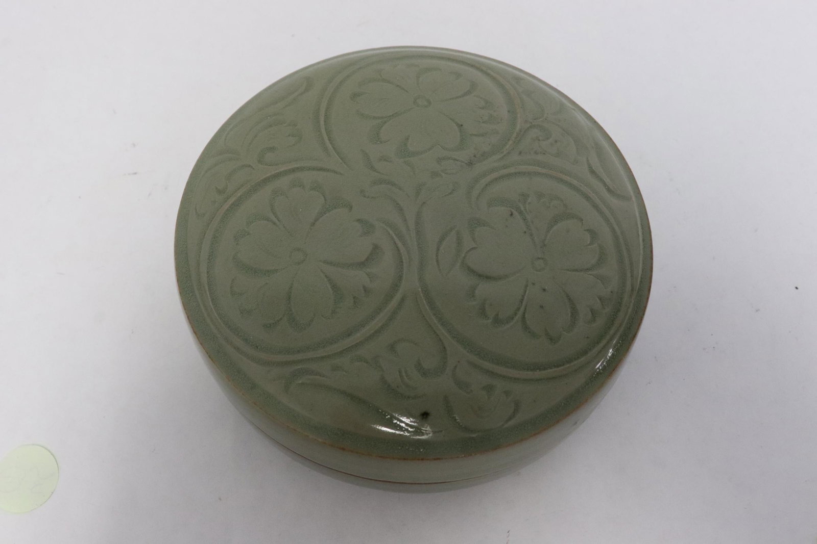 A celadon covered round box (1 of 9)