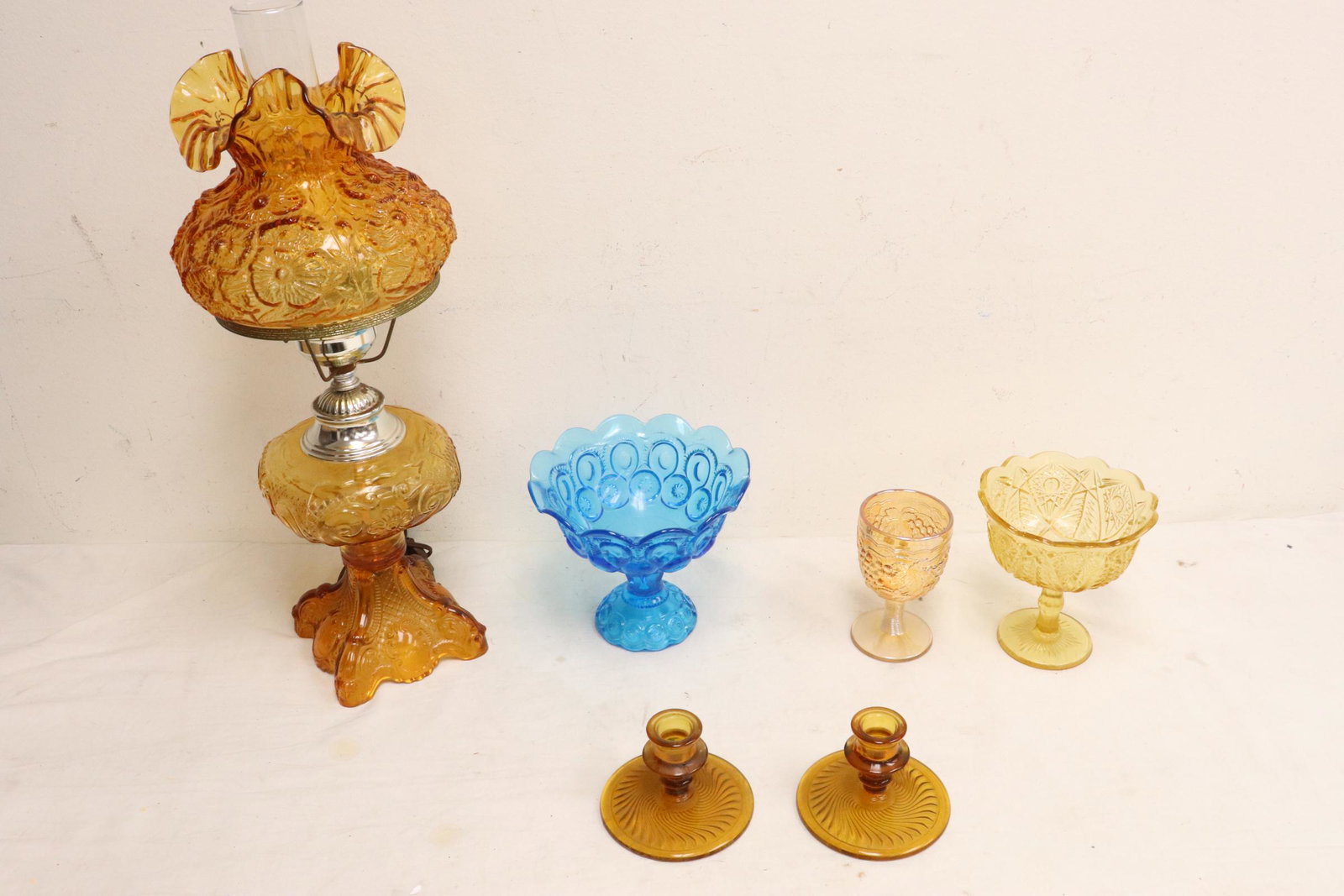 Lot of depression glasses: Lot of depression glasses (5.6"x3.3"dia - 6.9"x7.9"dia); including lamps (22.8"H), compote, etc.