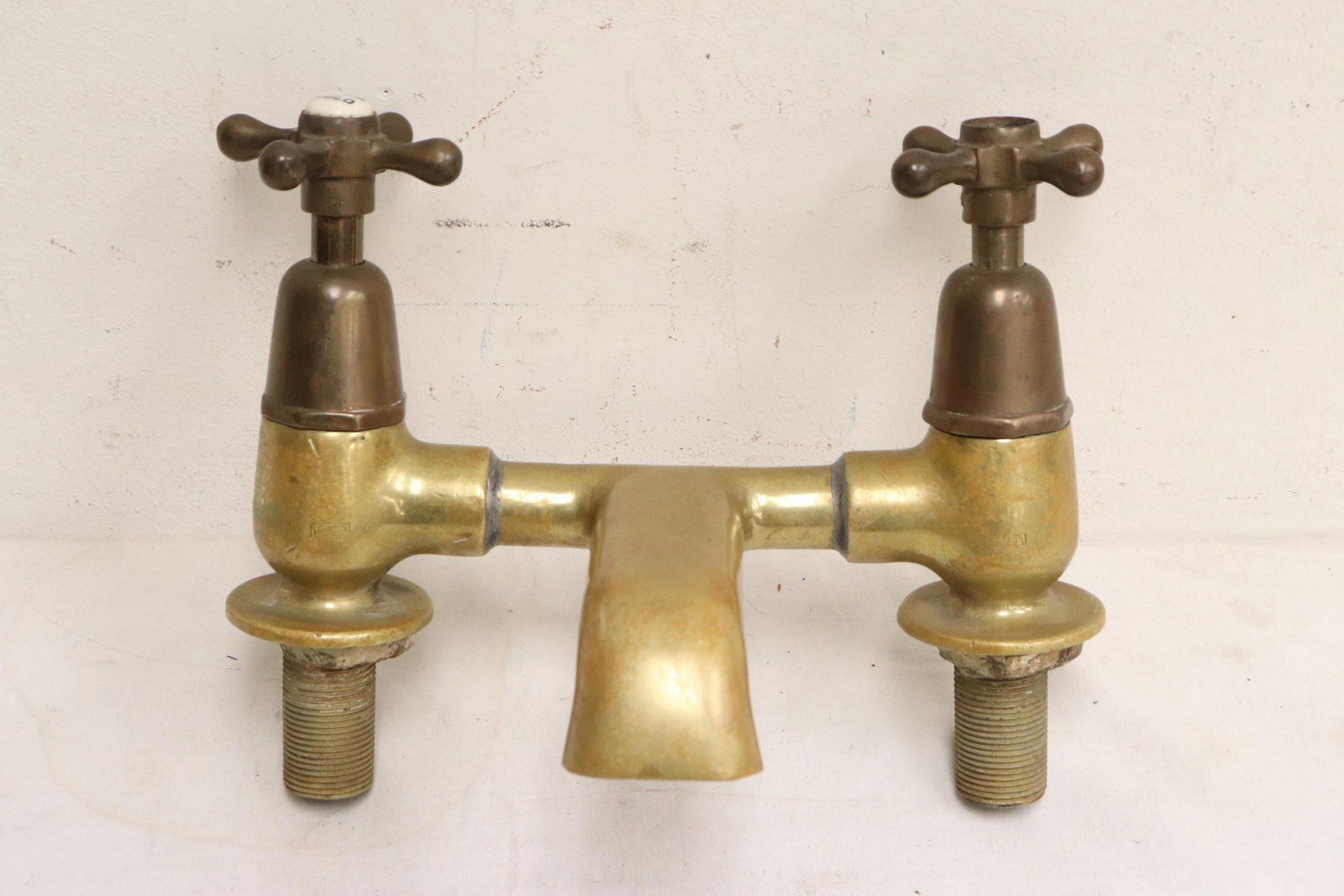Antique heavy brass/ bronze faucet: Antique heavy brass/ bronze faucet, 7.8"H
