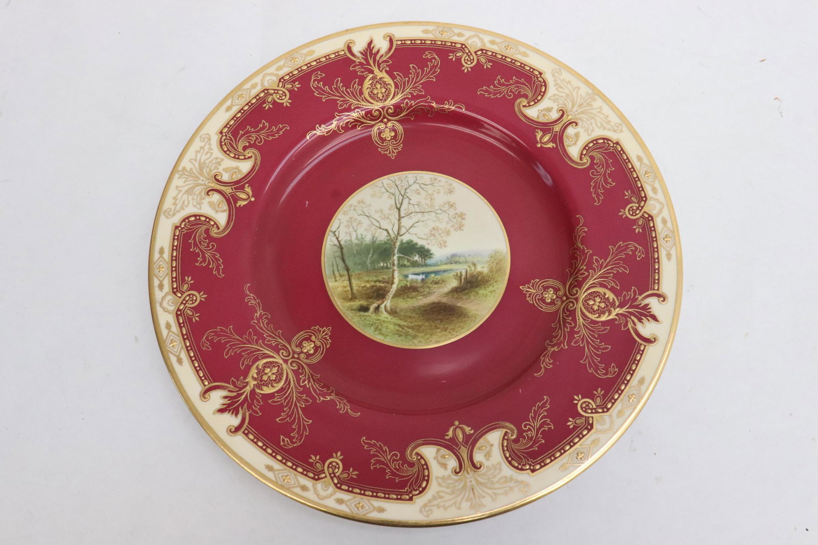 A Spode Copeland hand painted porcelain plate: A beautiful Spode Copeland hand painted porcelain plate, 0.8"x10.6"dia