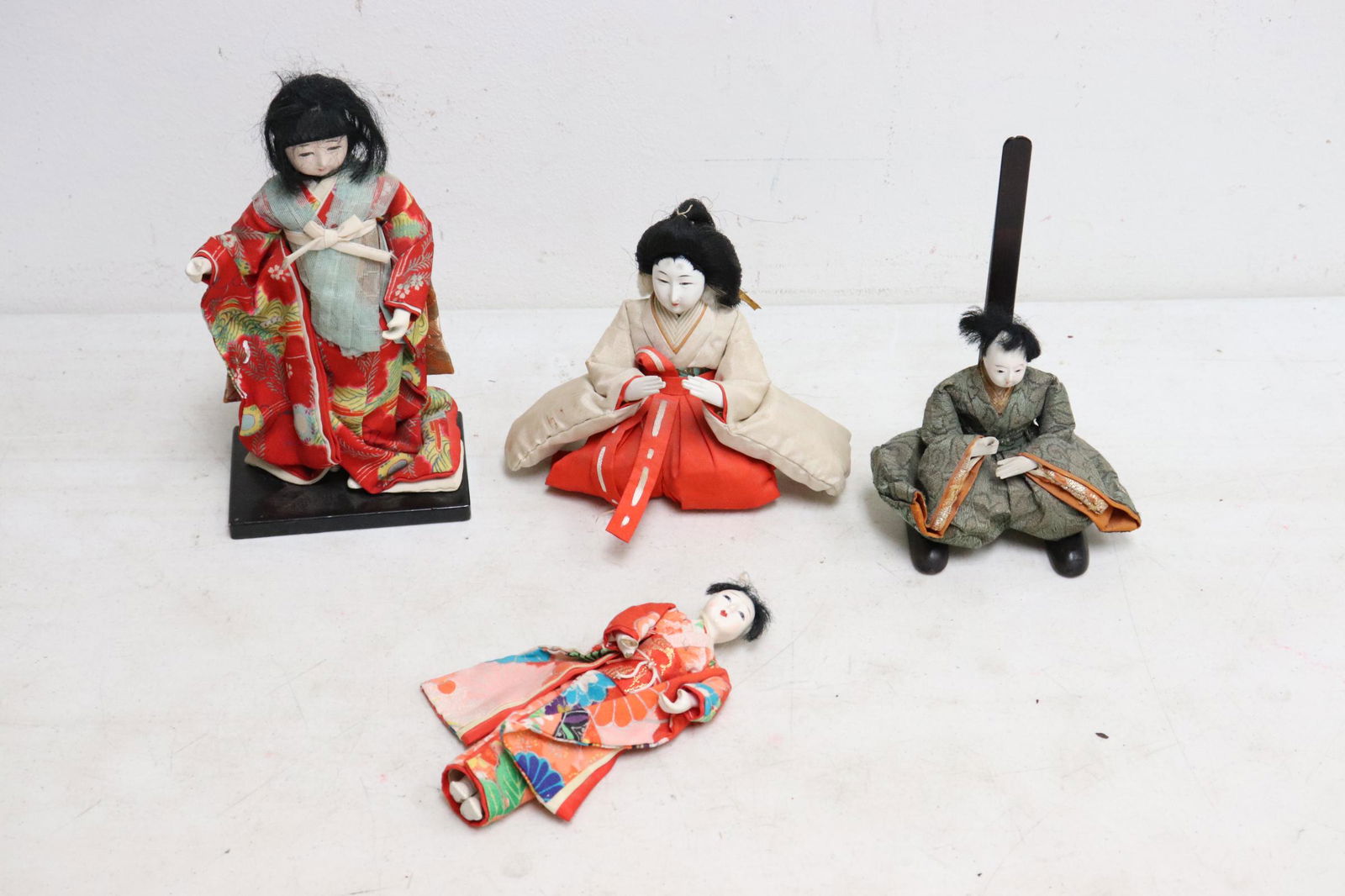 Rare 4 antique Japanese dolls (1 of 9)