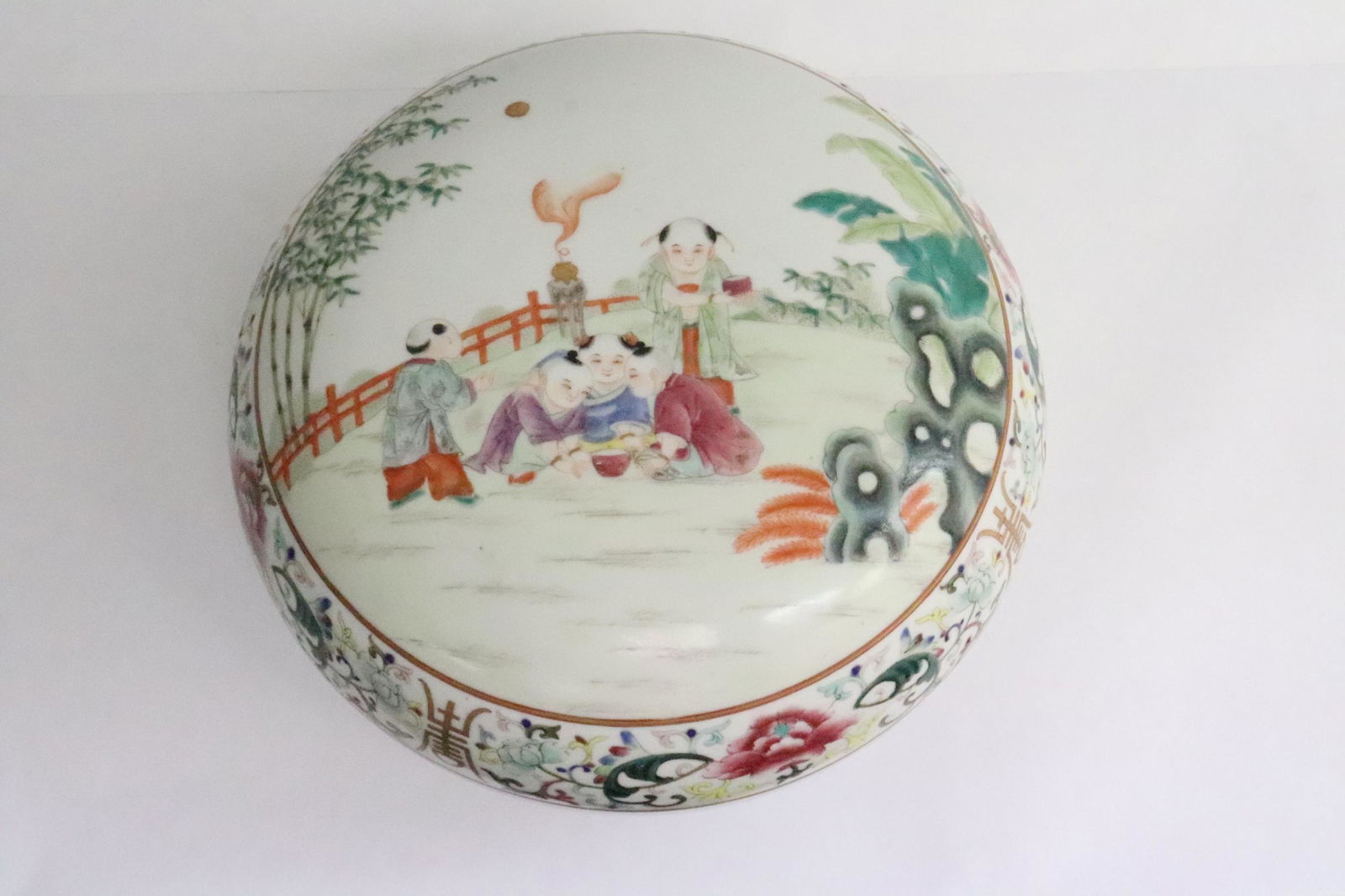 porcelain large covered bowl, Guangxu period (1 of 10)