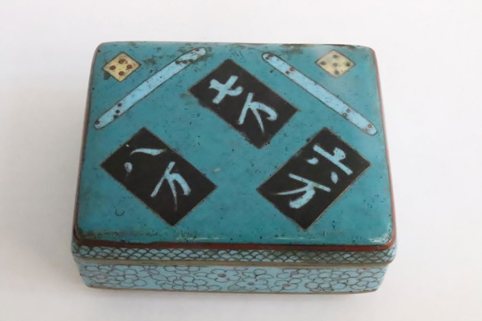 Chinese antique cloisonne box: Chinese antique cloisonne box, minor chips, 1.75"x3.95"x3.25"