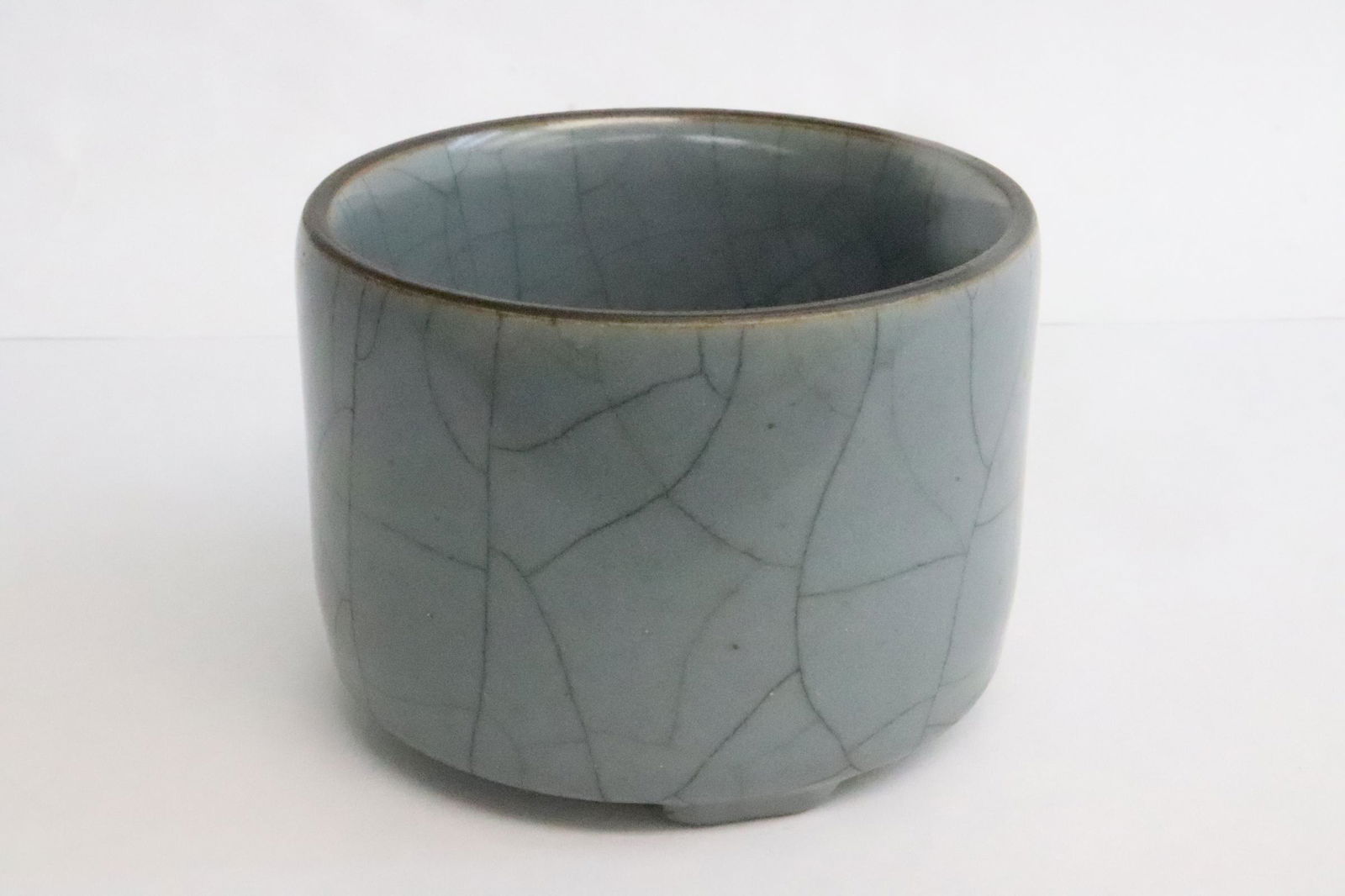 Chinese crackleware censer, Yongzheng period (1 of 8)