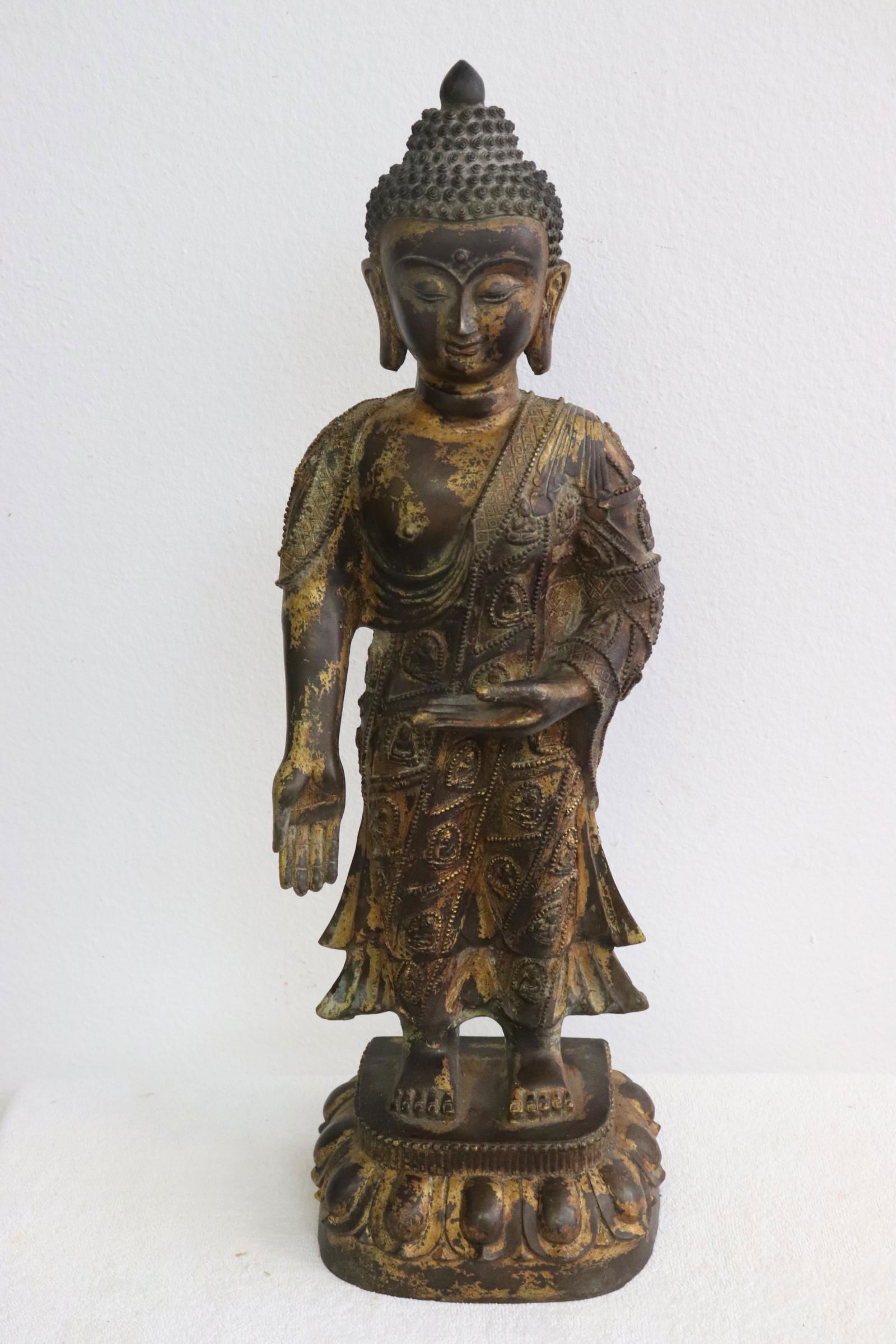 A fine large Chinese gilt bronze deity (1 of 11)