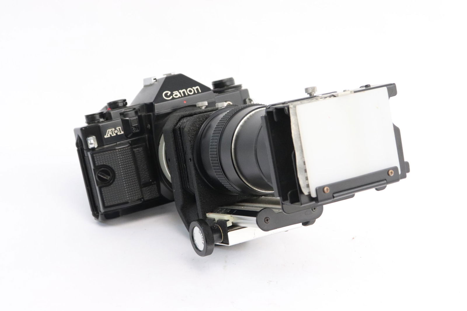 A vintage Canon camera (1 of 9)