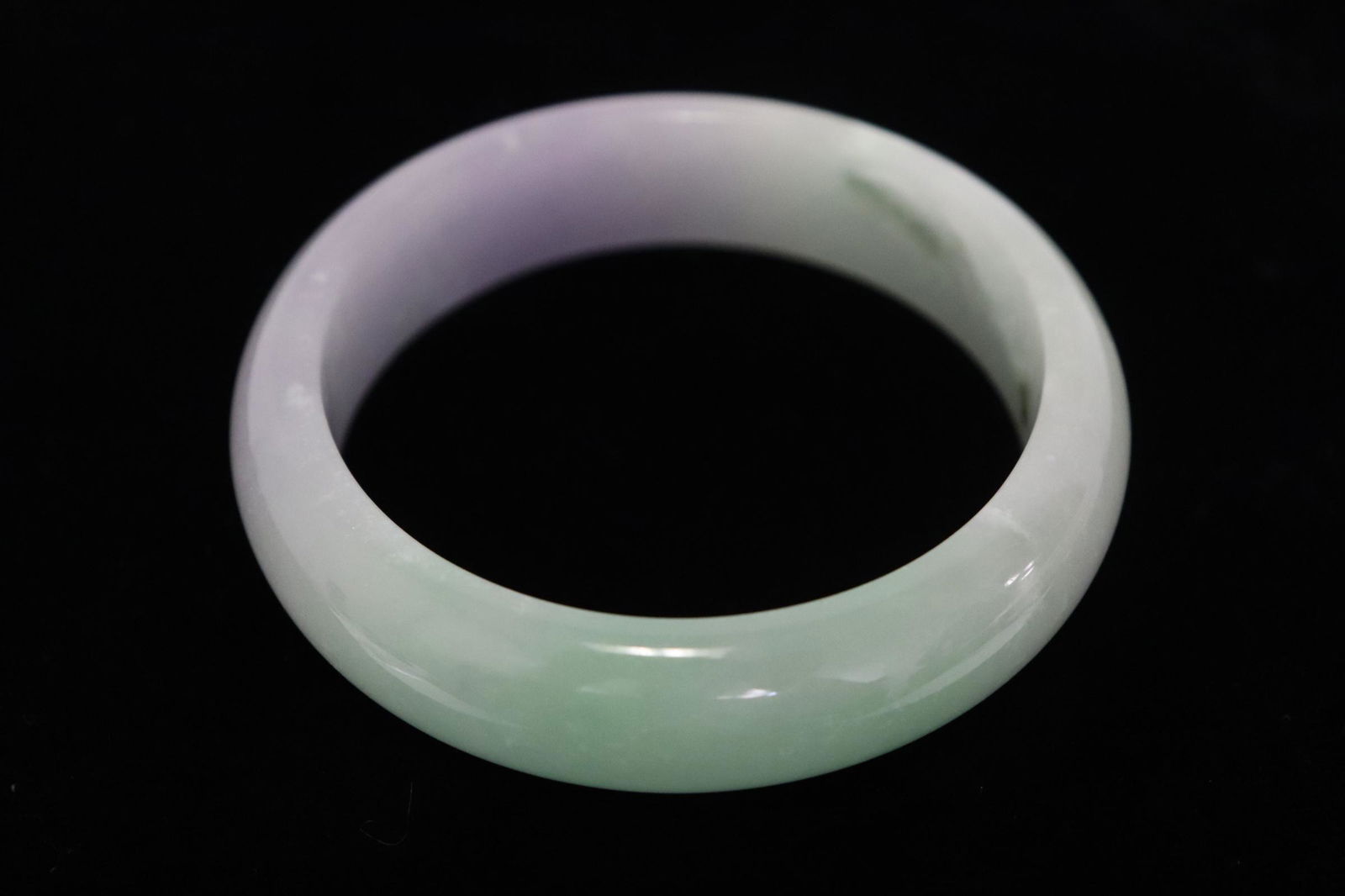 A jadeite like bangle: A jadeite like bangle, 0.6"x3"od(2.35"id)
