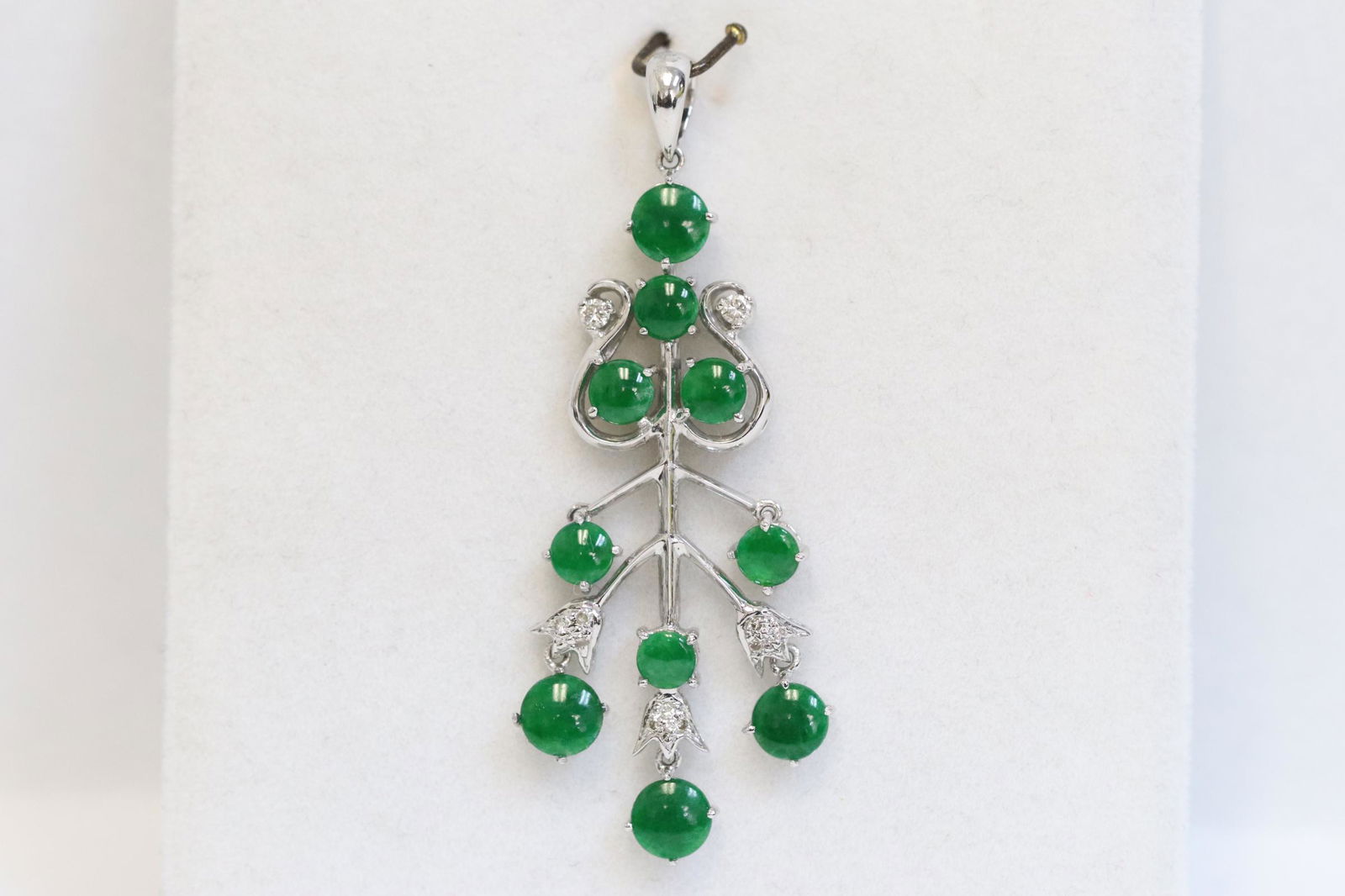 18K W/G jadeite diamond pendant w/ GIA report (1 of 12)