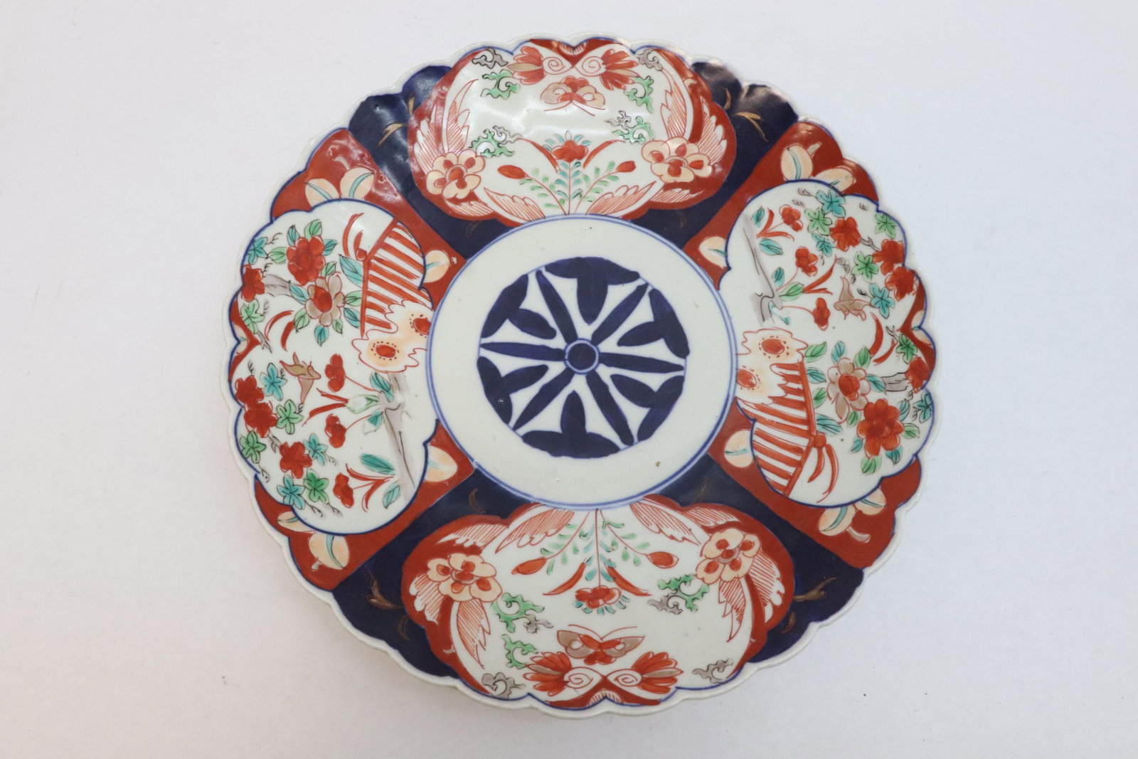 Antique Japanese imari plate: Antique Japanese imari plate, 1.7"x12.1"dia