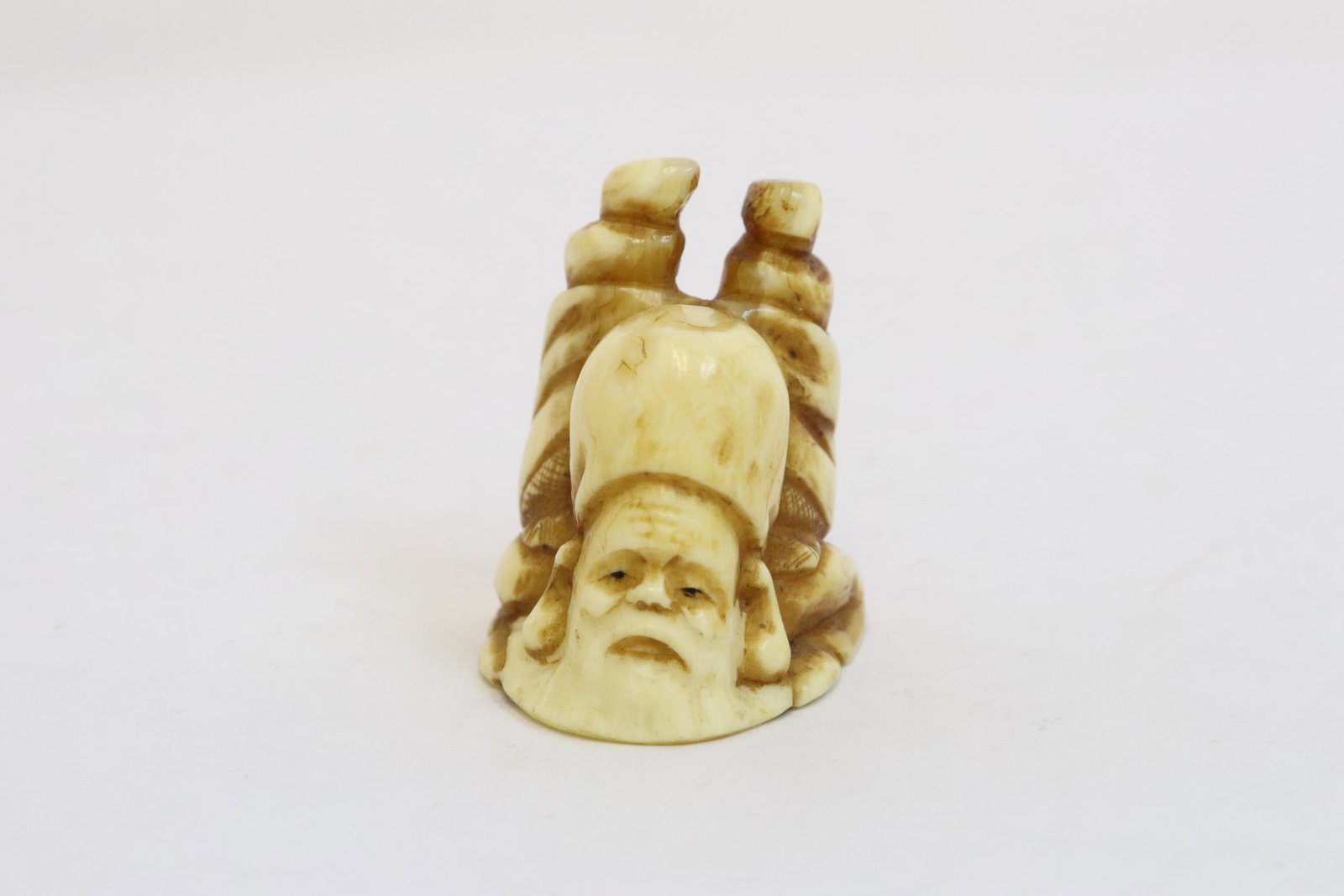 Vintage Japanese bone carved netsuke: Vintage Japanese bone carved netsuke, 1.4"H