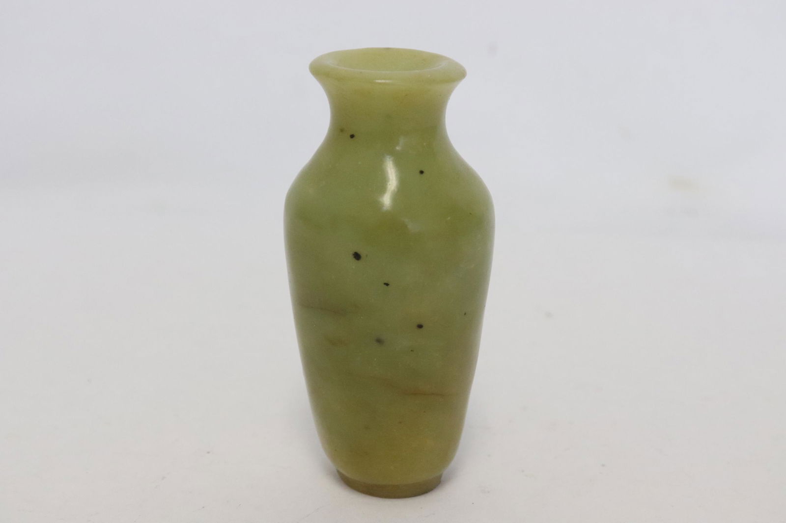 Fine Chinese celadon jade carved small vase (1 of 7)