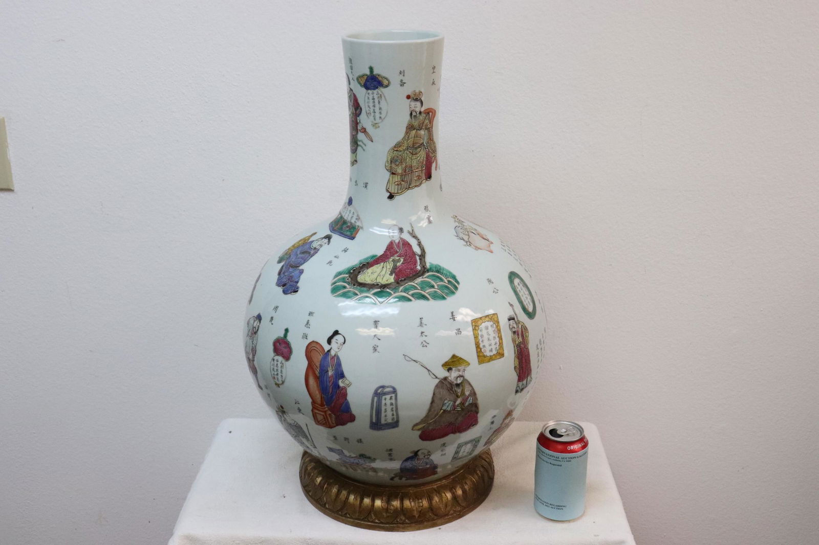 Chinese 19th c. massive porcelain vase, Daoguang period (1 of 10)