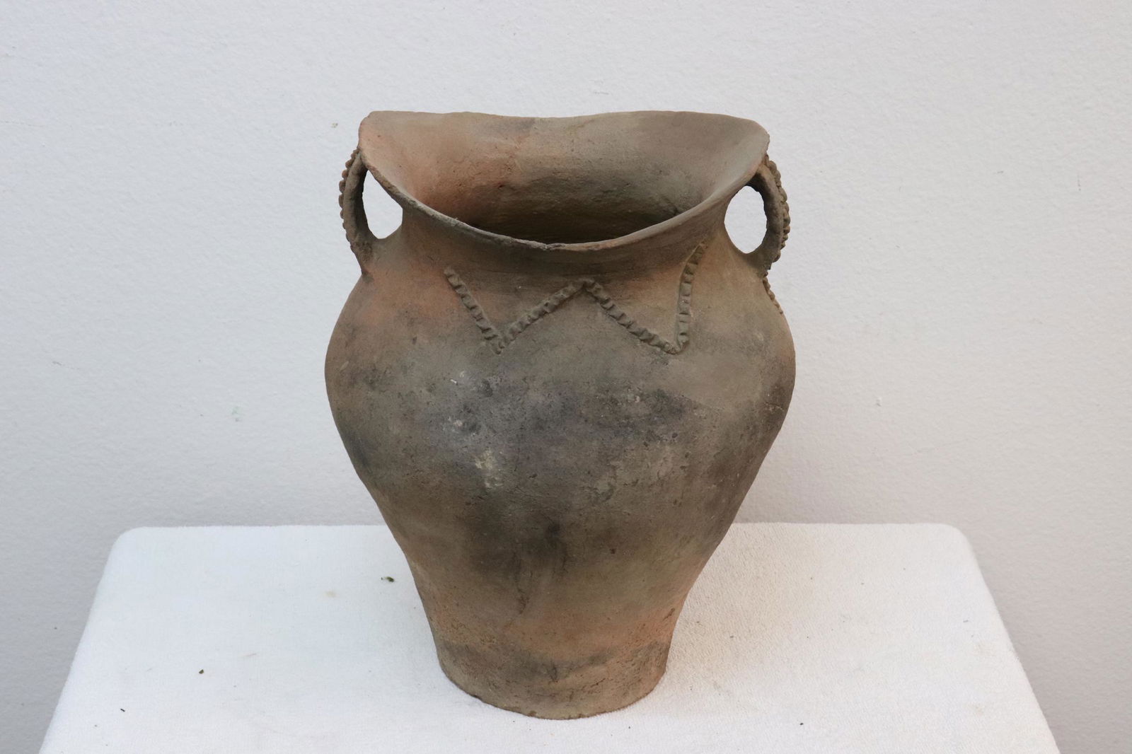Unusual shaped Chinese neolithic pottery jar (1 of 11)