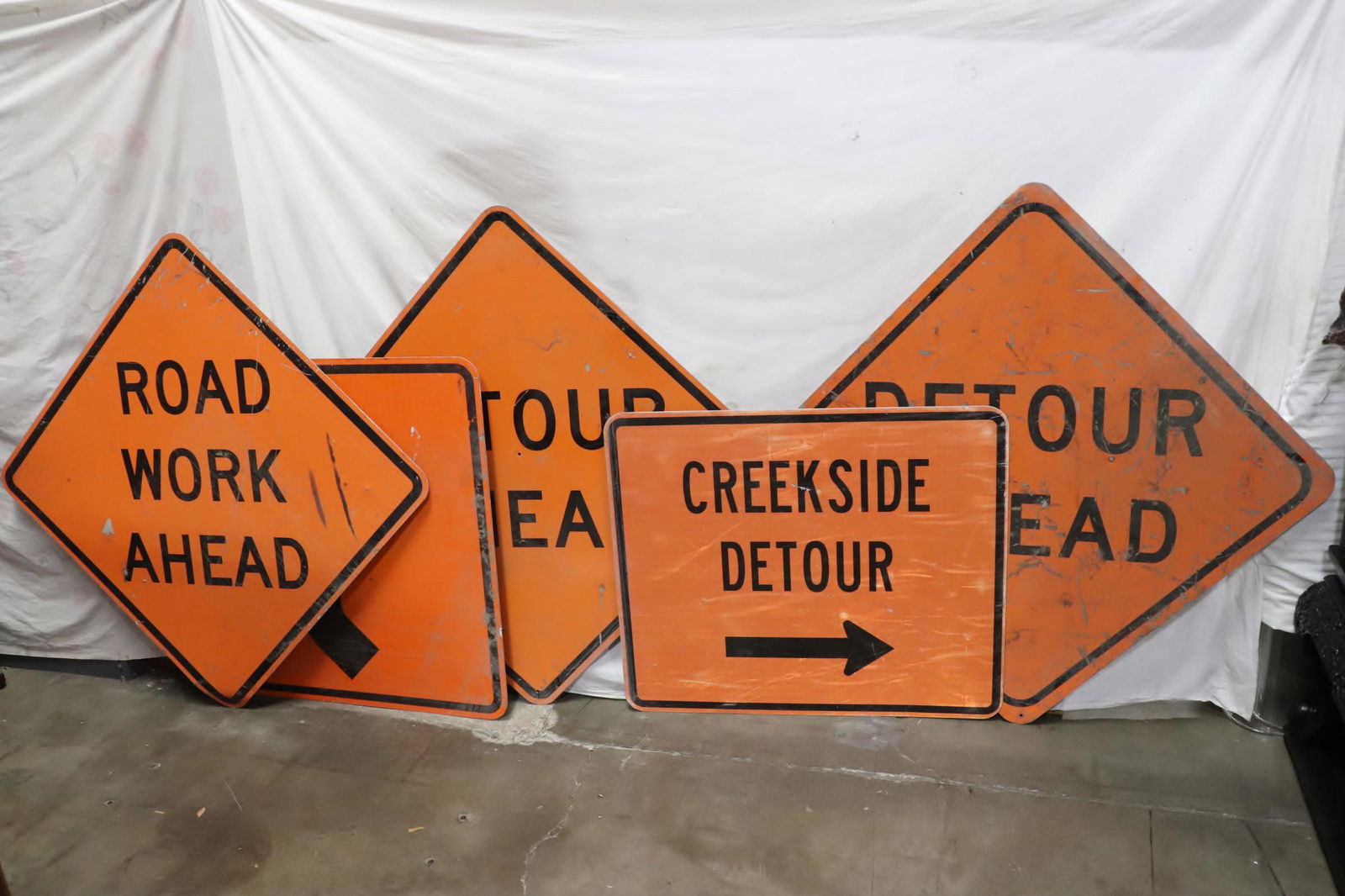 5 large retired traffic signs (1 of 7)