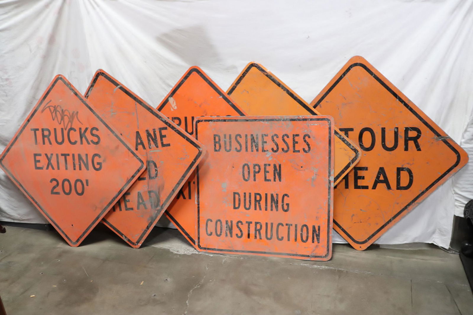 5 large retired traffic signs (1 of 8)