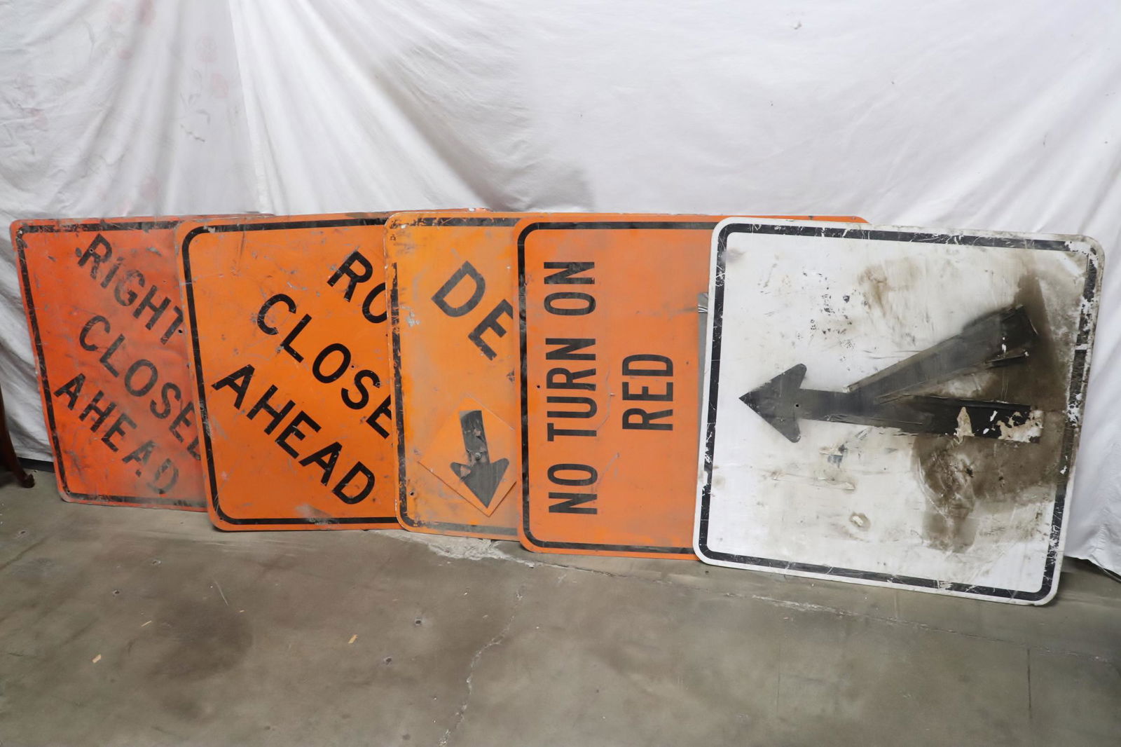 5 large retired traffic signs (1 of 7)